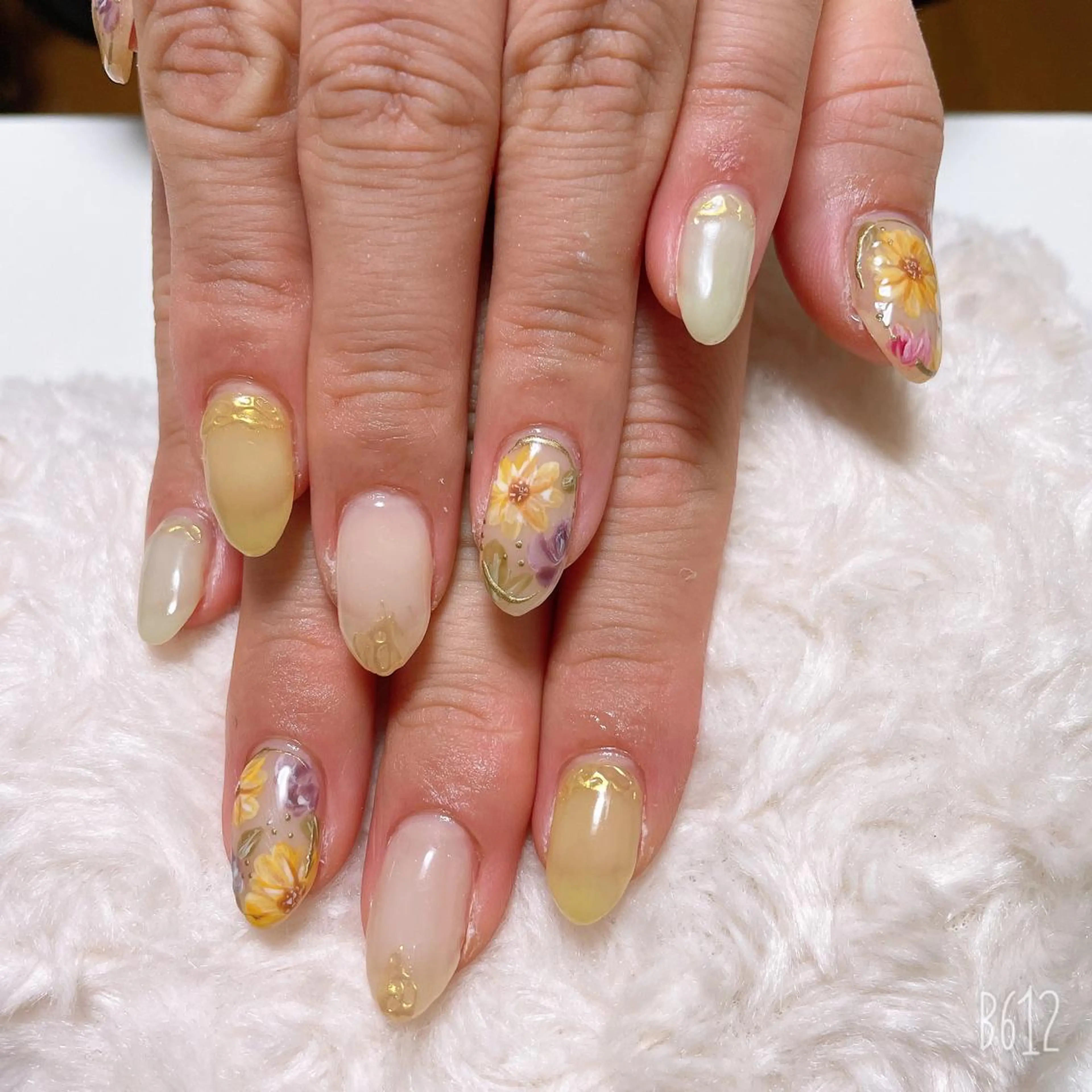 ネイル The Best Beauty受付担当のヘアスタイル