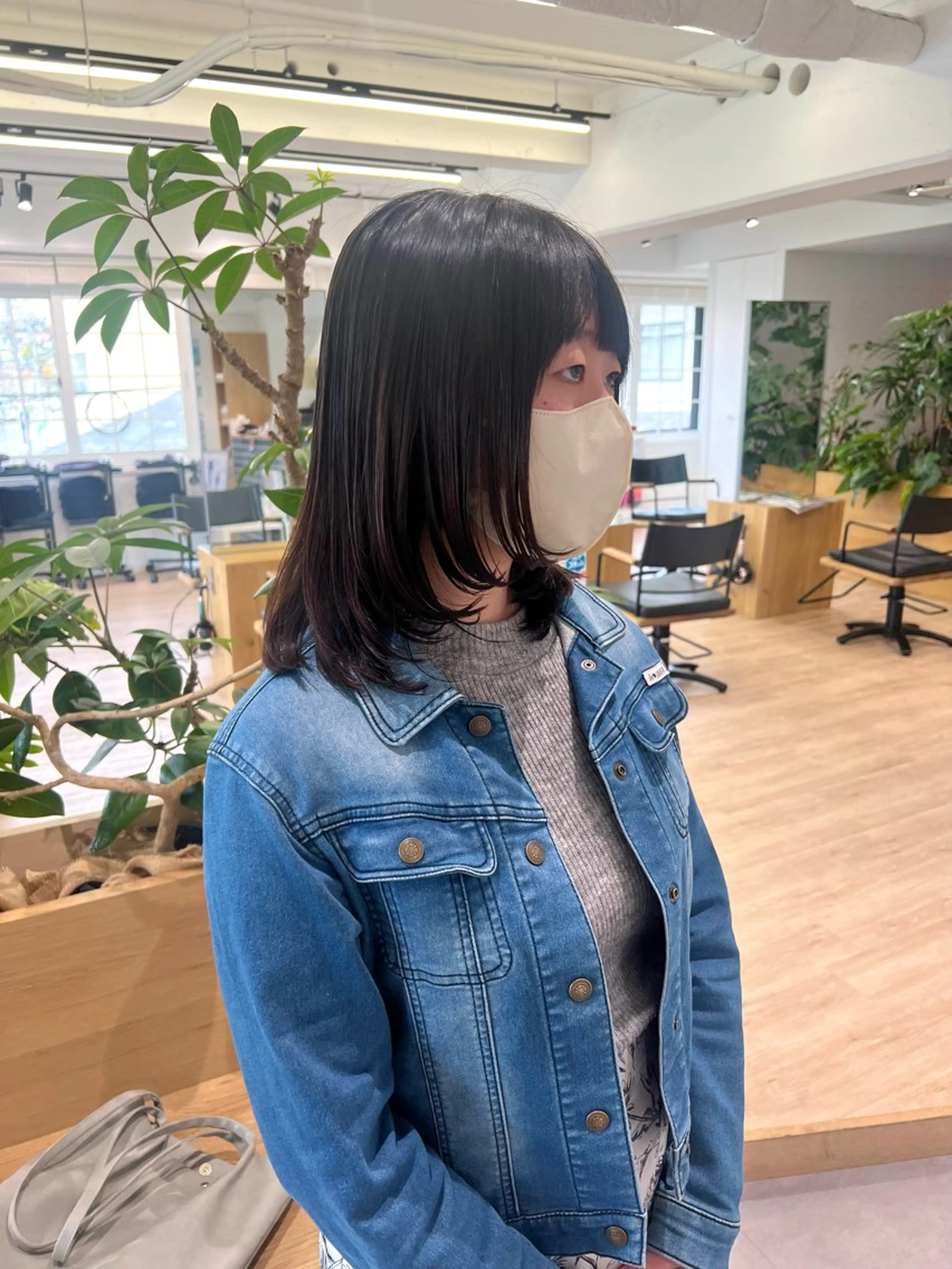 ミディアム カット 田中 愛梨のヘアスタイル