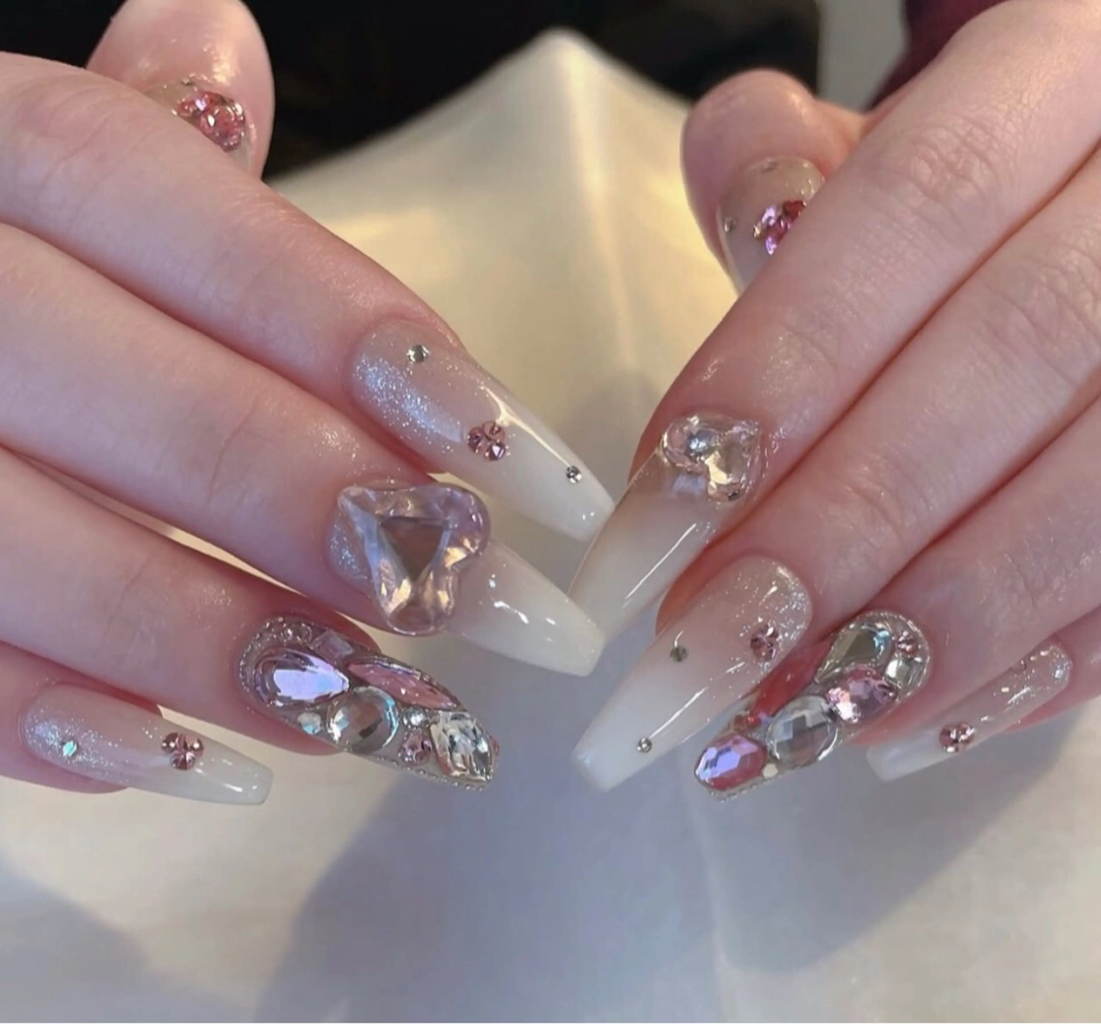 ネイル 長さ出し グラデーション キラキラネイル 韓国ネイル ラメ(グリッター) ハンドネイル ハンドケア Chisa Nail Studio所属・チ サのネイルデザイン