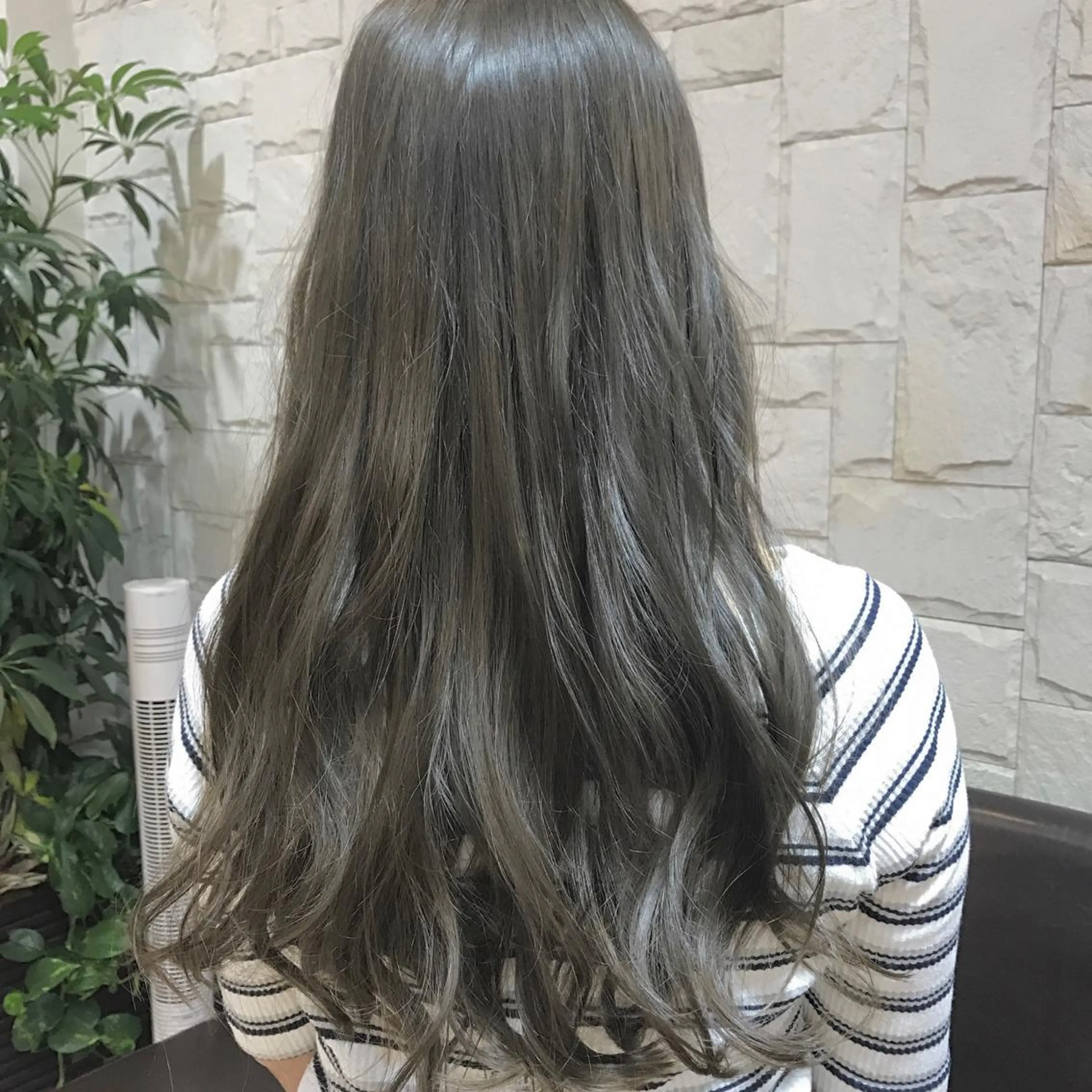 ロング カラー パーマ ヘアアレンジ アッシュ グレージュ 🥛洒落髪小顔cut なら龍崎🥛のヘアスタイル