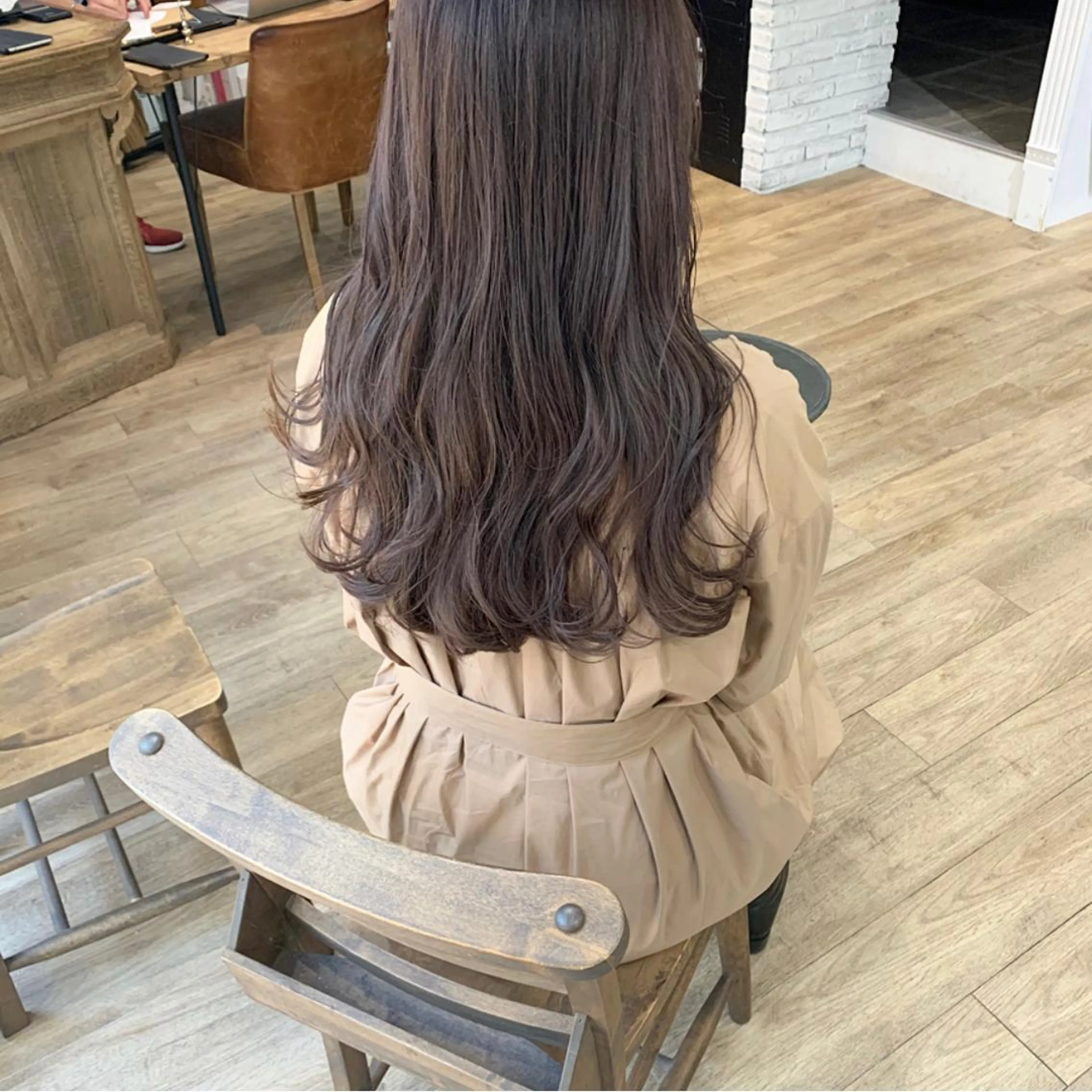 ロング カラー いけだ　ひかり ハイライトくびれヘアのヘアスタイル