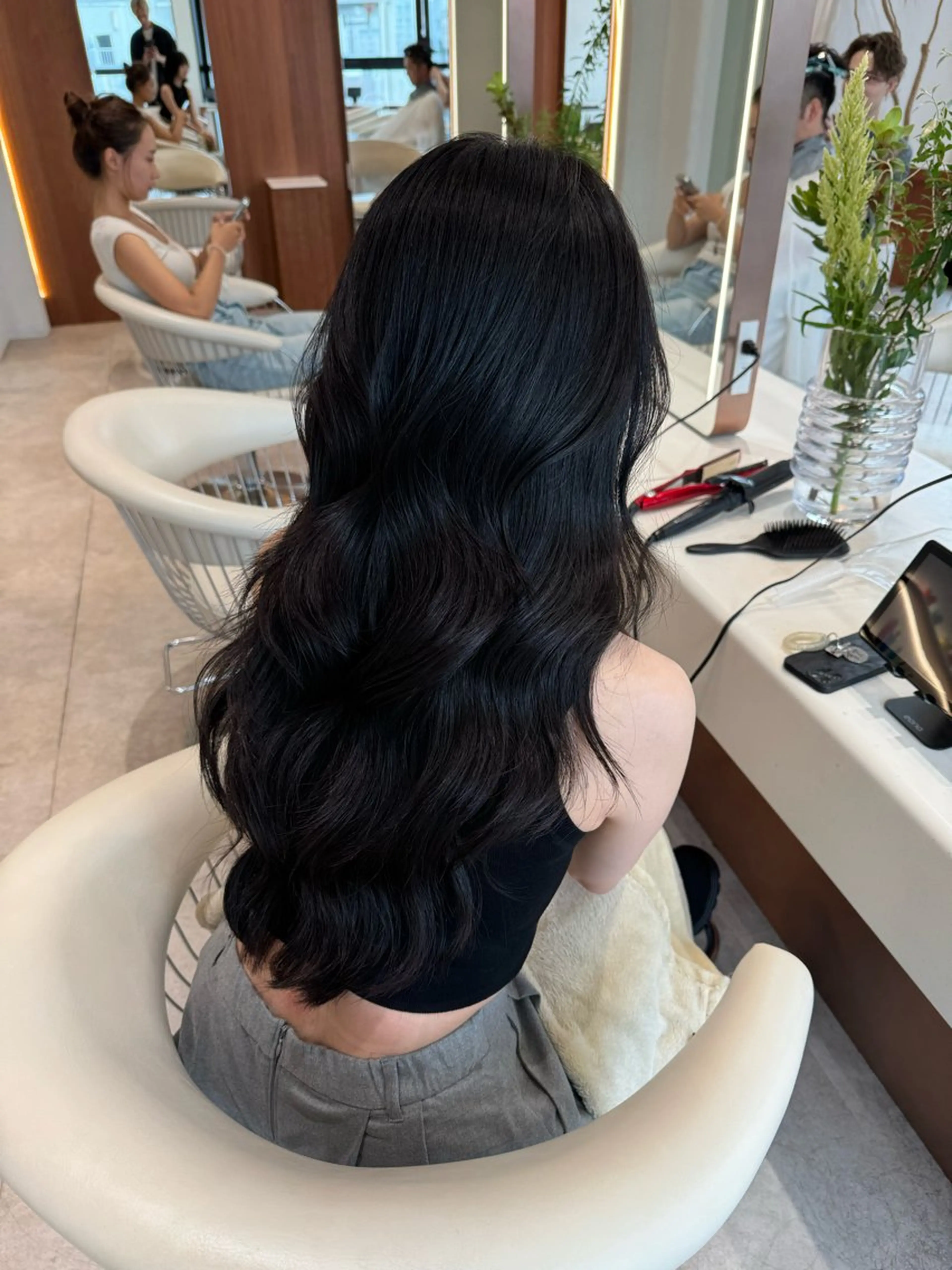 ロング カラー 黒髪 ブルーカラー ブルーブラック ダークグレー ダークグレージュ カット 縮毛矯正 トリートメント ヘアセット 韓国レイヤー🇰🇷 韓国研修◎渋谷カイトのヘアスタイル