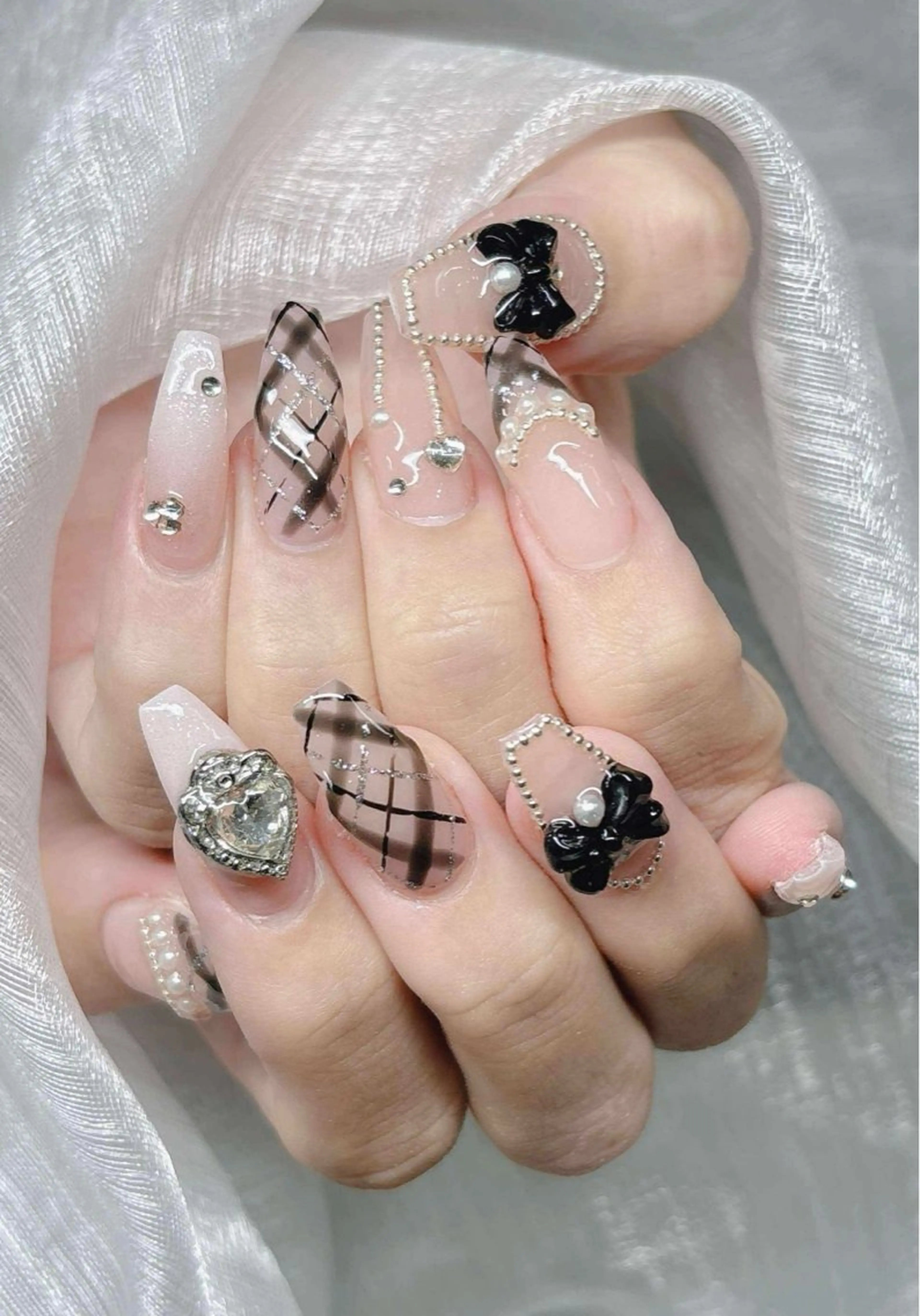 ネイル 長さ出し グラデーション 卒業式 キラキラネイル マグネットネイル ハンドネイル Lee Nailsのネイルデザイン