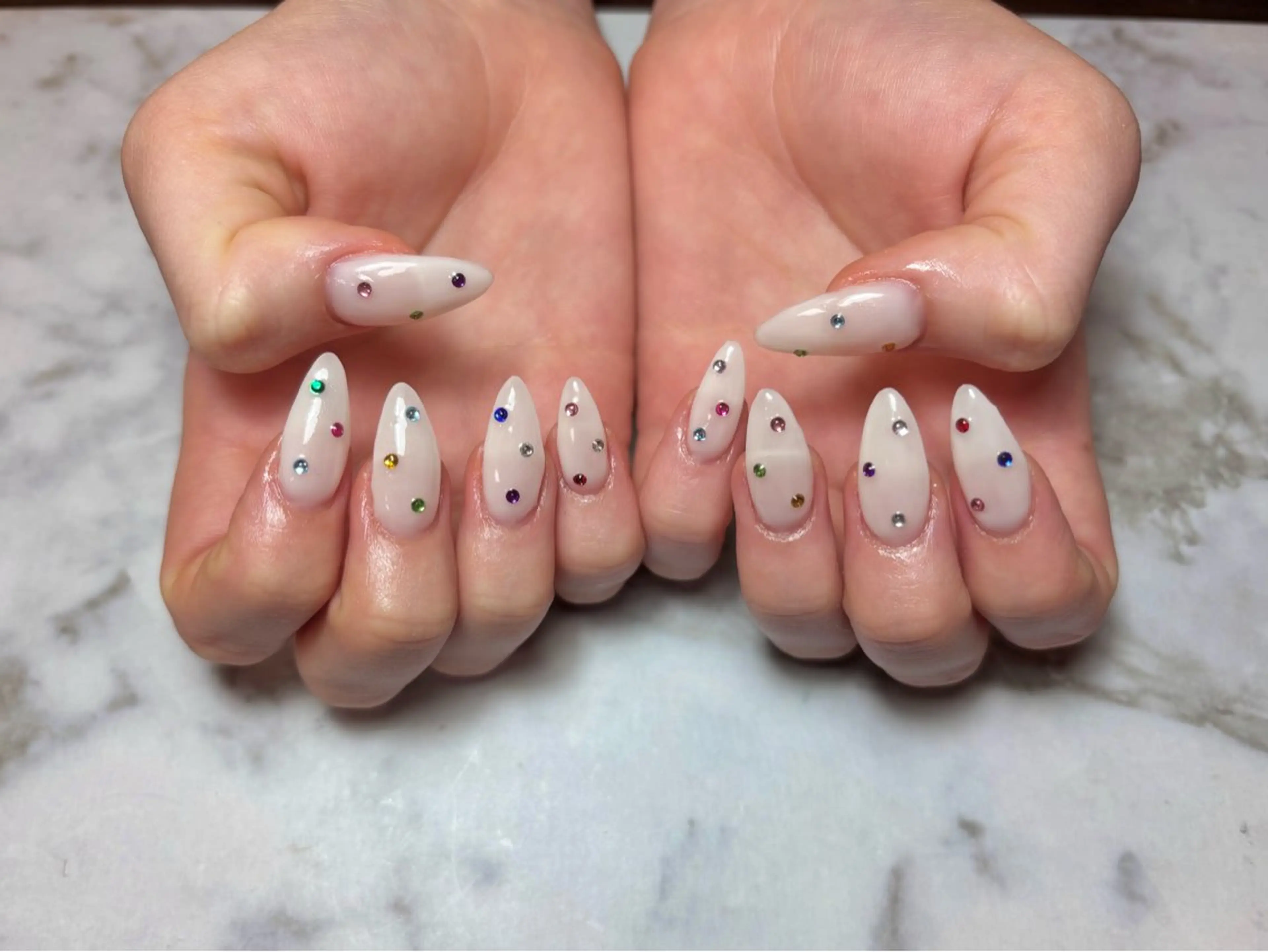 ネイル ストーンネイル ShuShu Nailのネイルデザイン