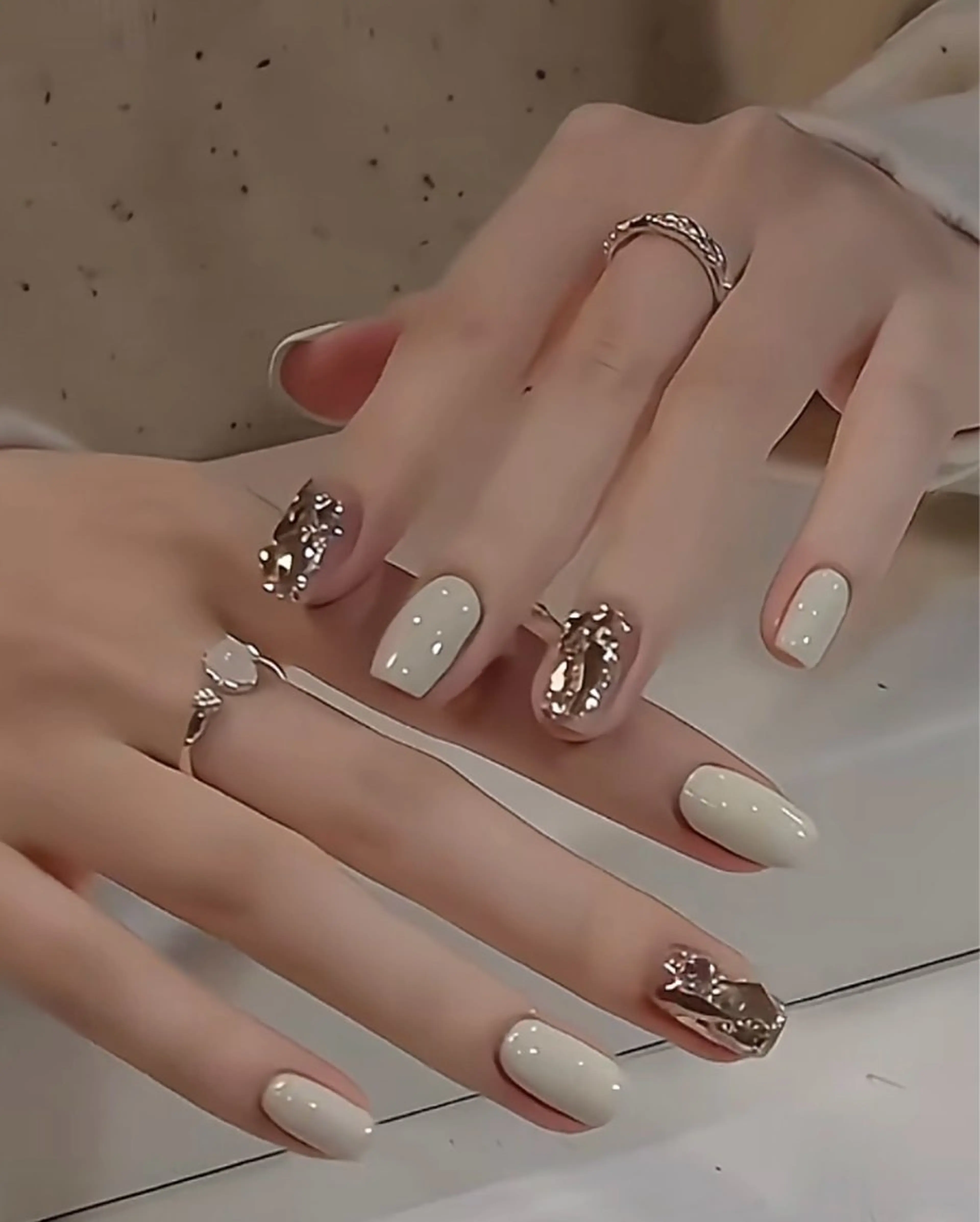 ネイル 長さ出し専門 パーツのネイルデザイン