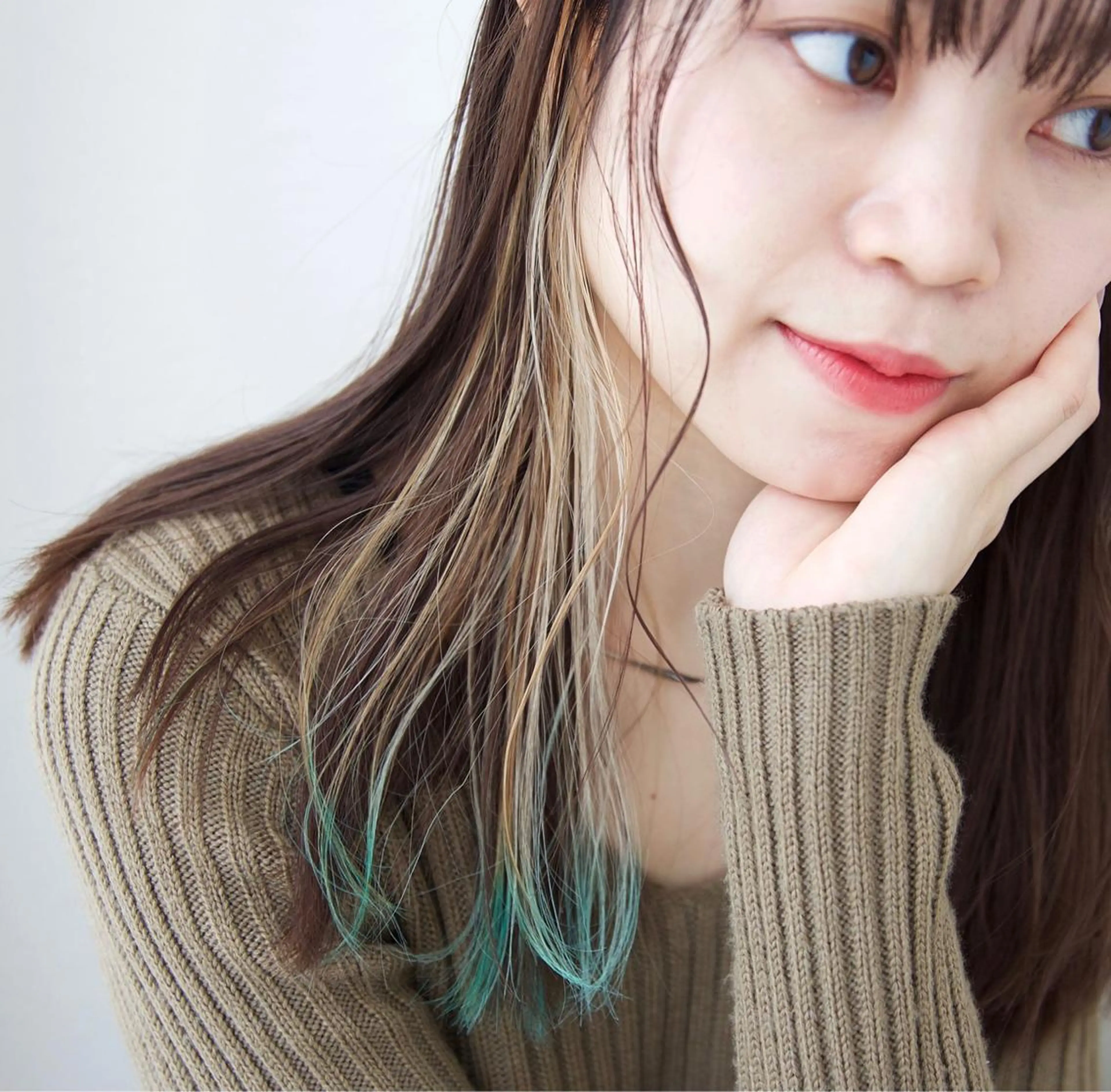 セミロング カラー fio マナミのヘアスタイル