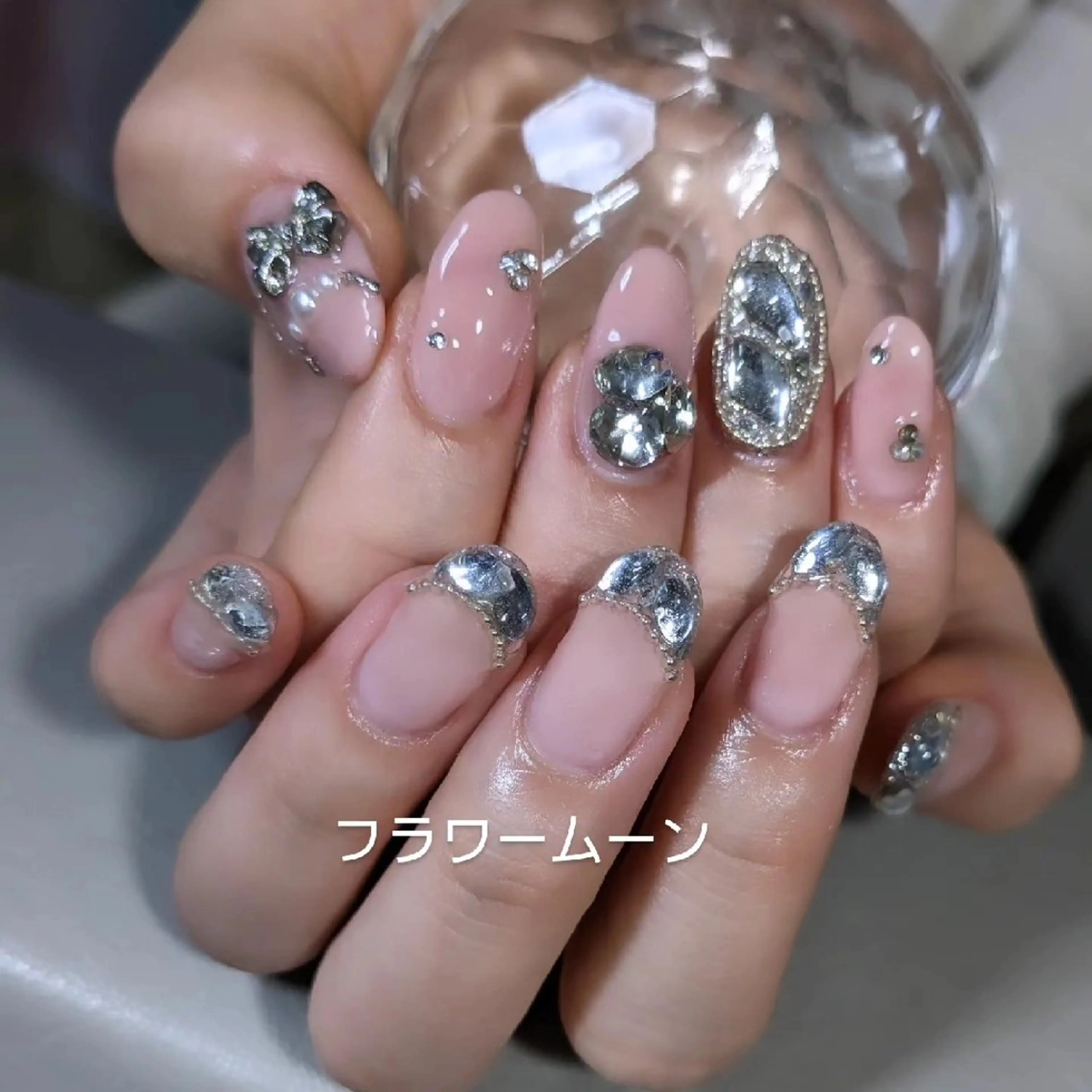 ネイル フレンチネイル ガラスフレンチ フラワー ムーンのネイルデザイン