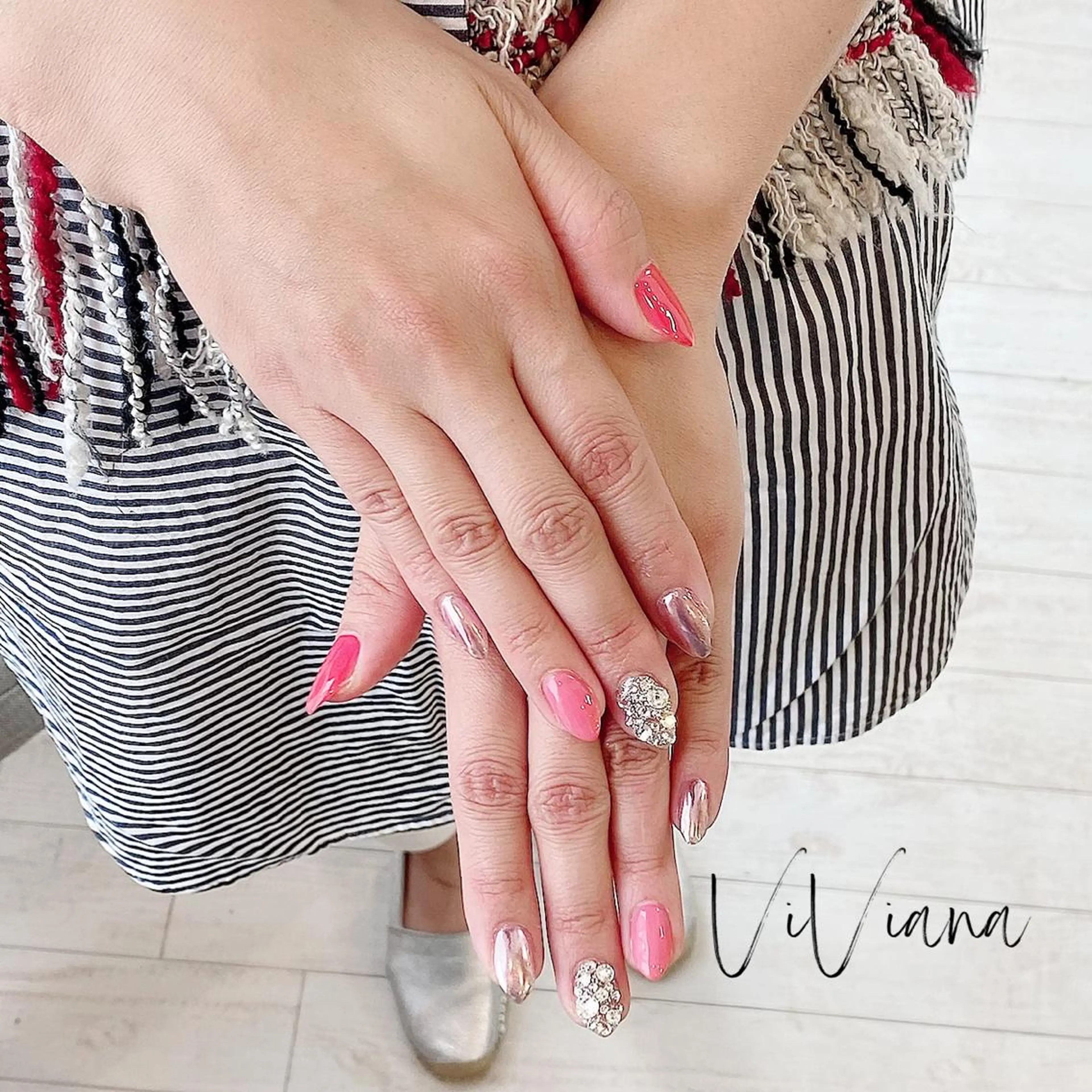 ネイル ミラーネイル ハンドネイル ViViana ｳﾞｨｳﾞｨｱﾅのネイルデザイン