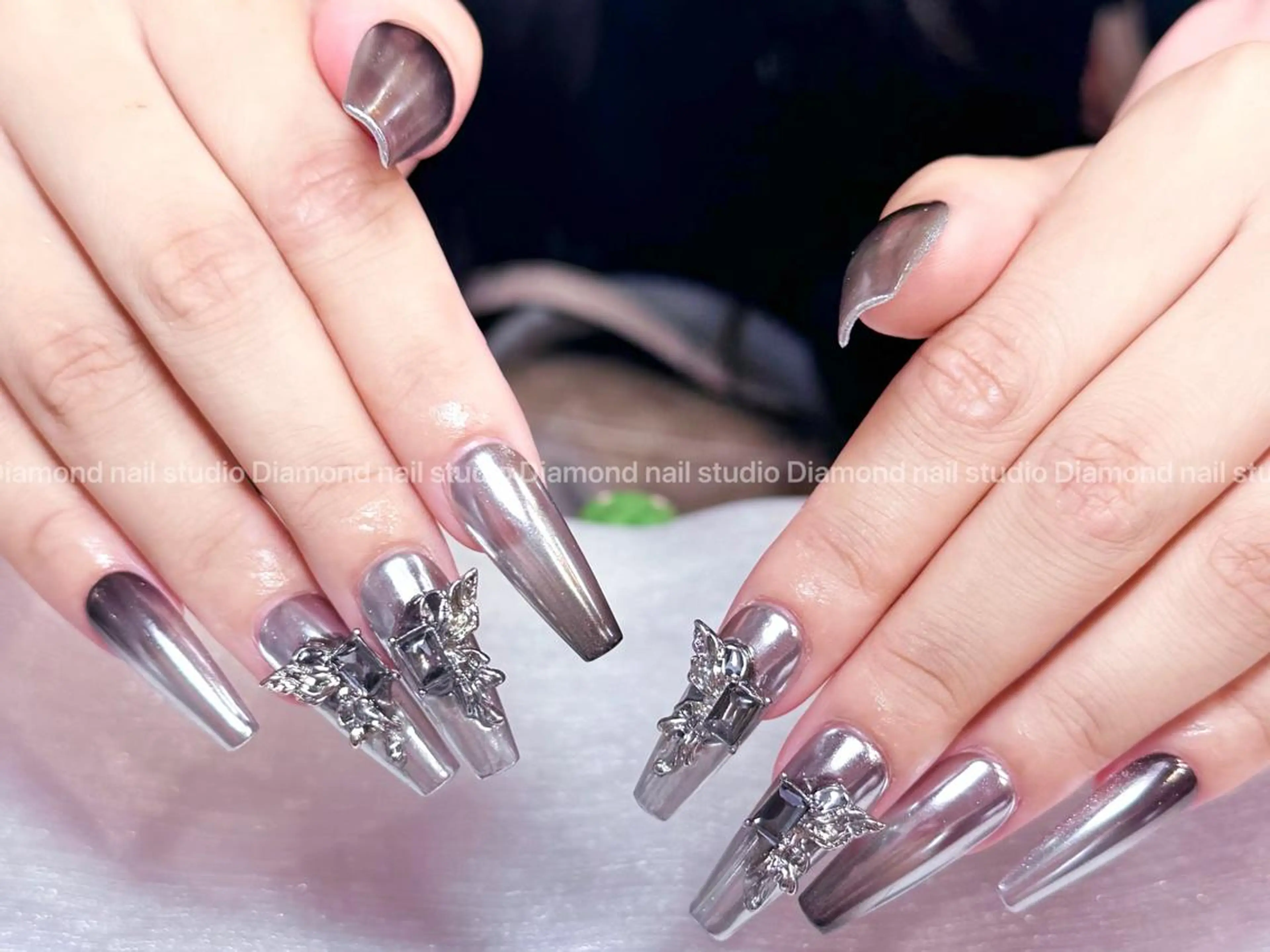 ネイル アートネイル オーロラネイル ガーリー キラキラネイル 韓国ネイル ハンドネイル DIAMOND NailStudioのネイルデザイン