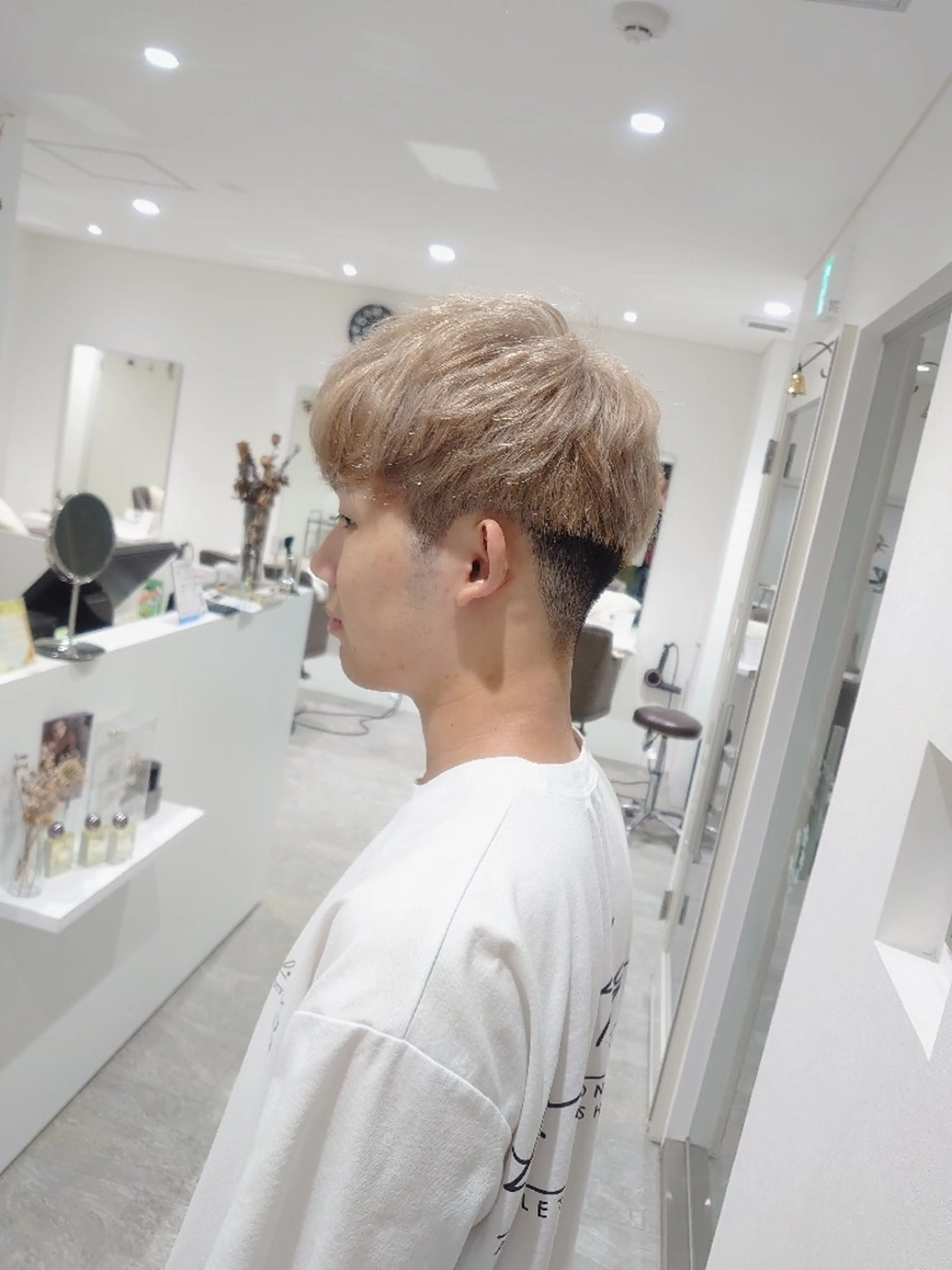 ショート メンズ カラー カット ヘアカラー E Komo hair所属・Wow❕E Komo hair 永井一輝のヘアスタイル