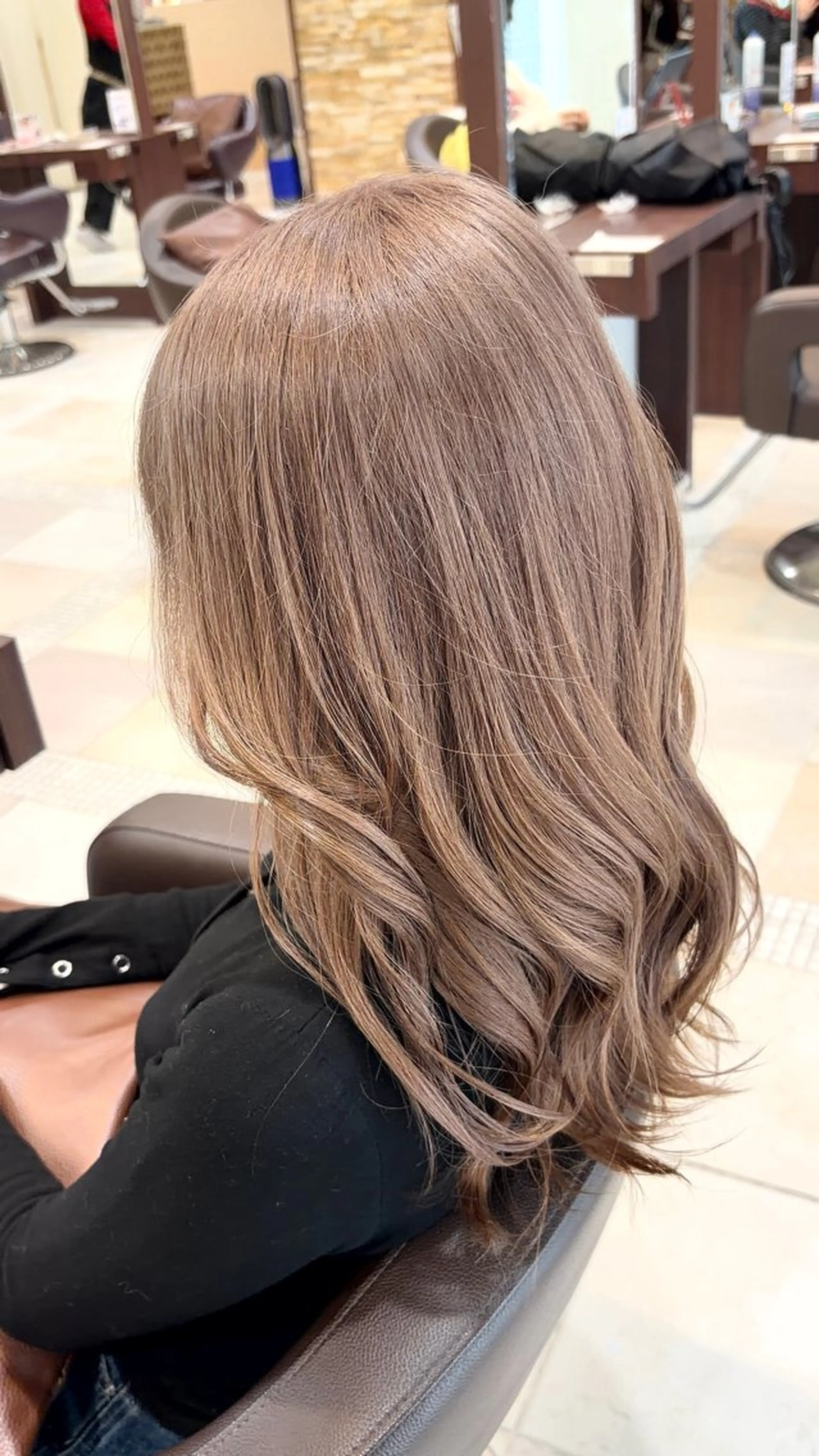 ミディアム ヘアカラー 【暖色ハイトーン】 HARUNA🌼のヘアスタイル