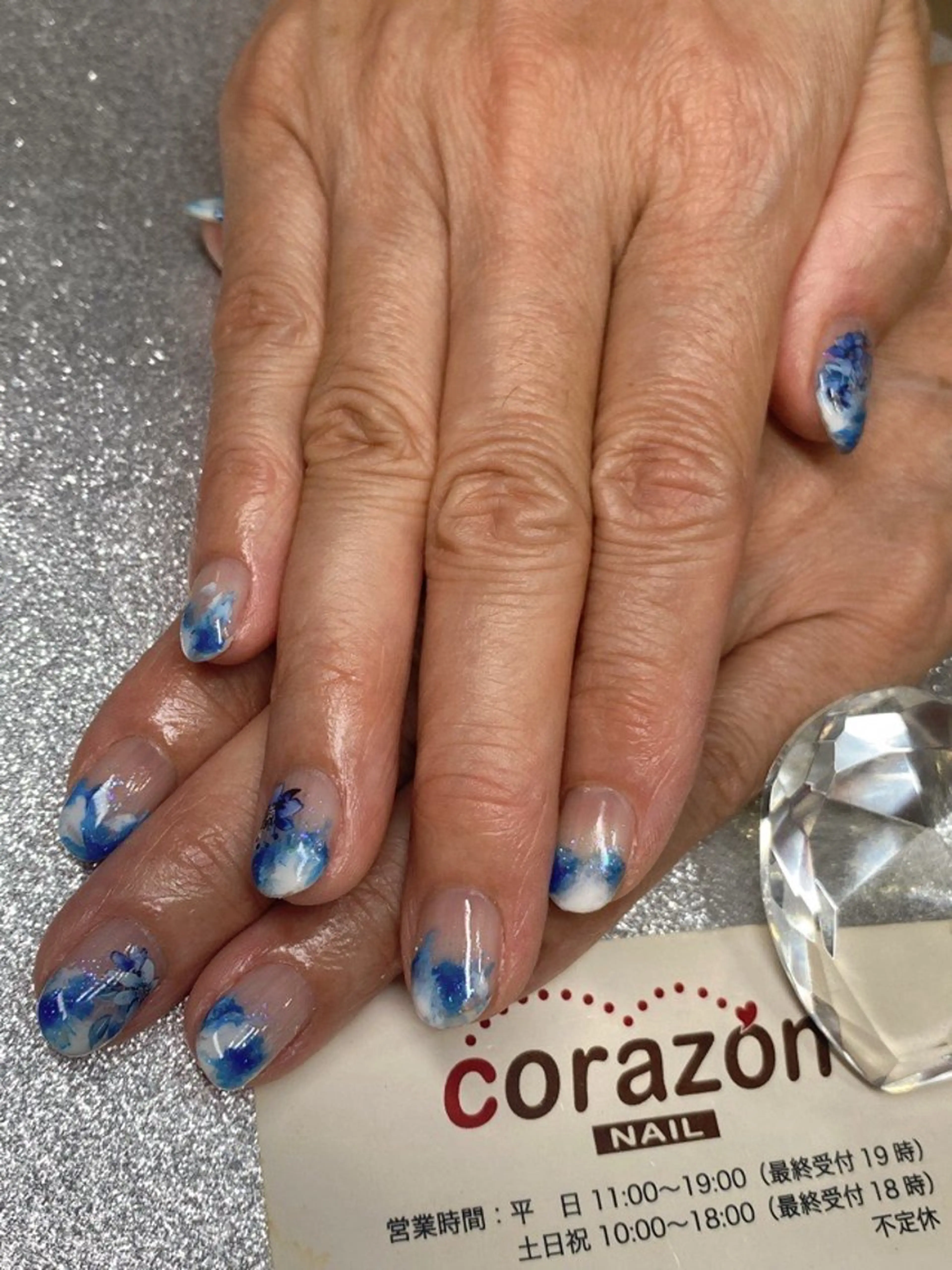 ネイル ブルー フラワーネイル ジェルネイル ネイビー ニュアンスネイル corazon所属・ネイリスト aicoのネイルデザイン