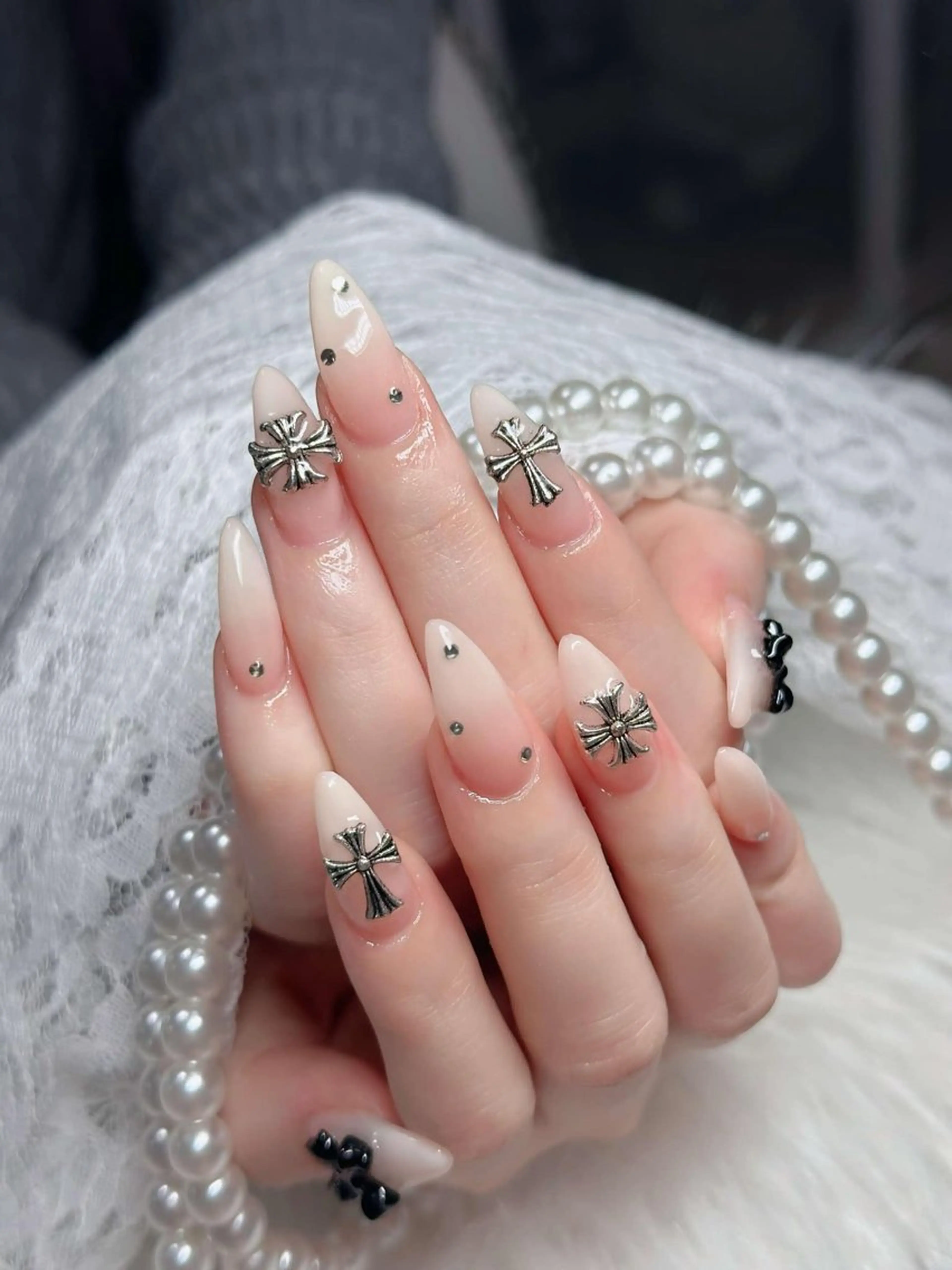 ネイル オーロラネイル フレンチネイル ジェルネイル ハロウィン キラキラネイル H.baby Nail Salonのネイルデザイン