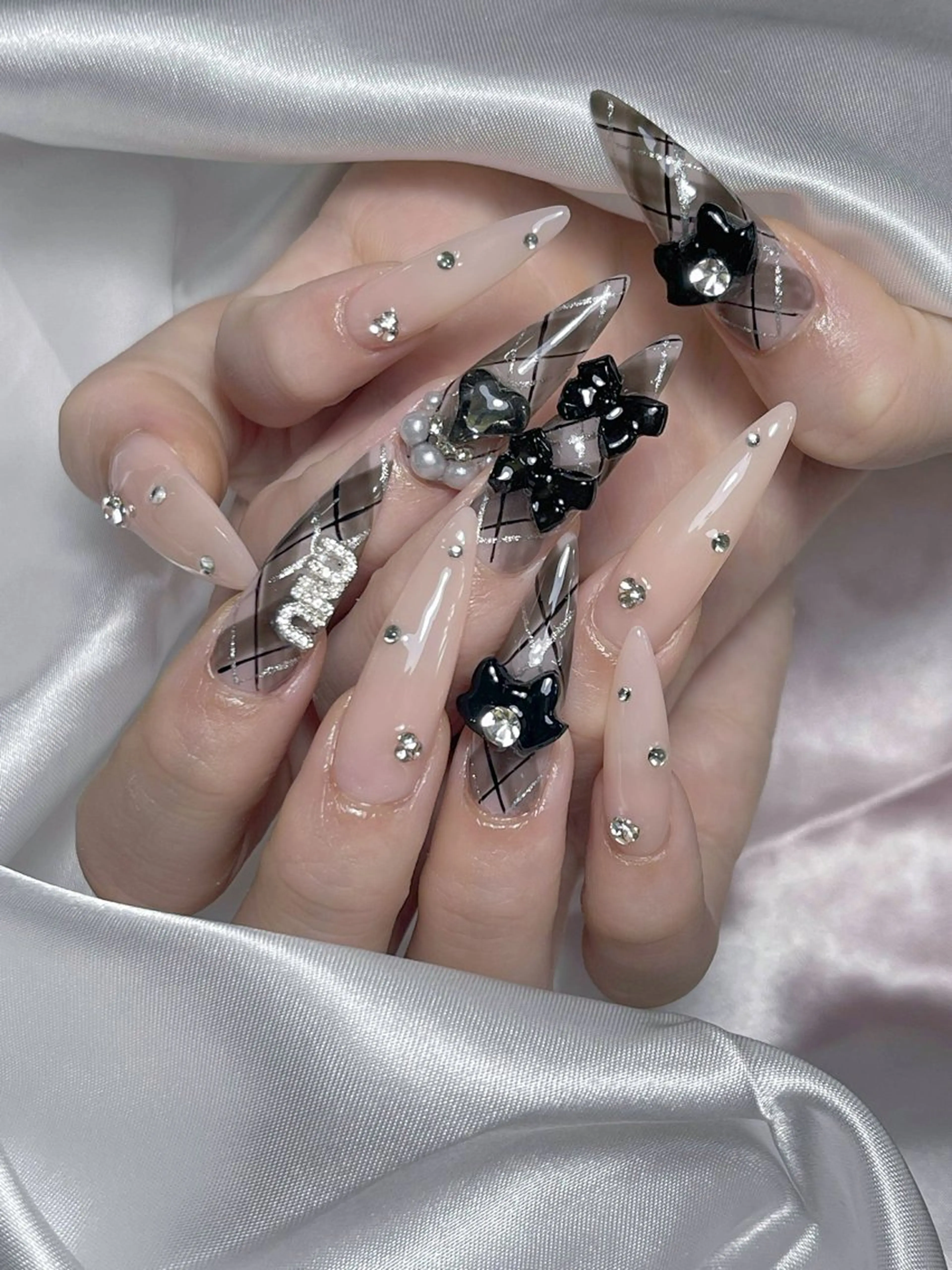 ネイル LEELA NAIL STUDIO所属・LEELA NAIL STUDIOのネイルデザイン