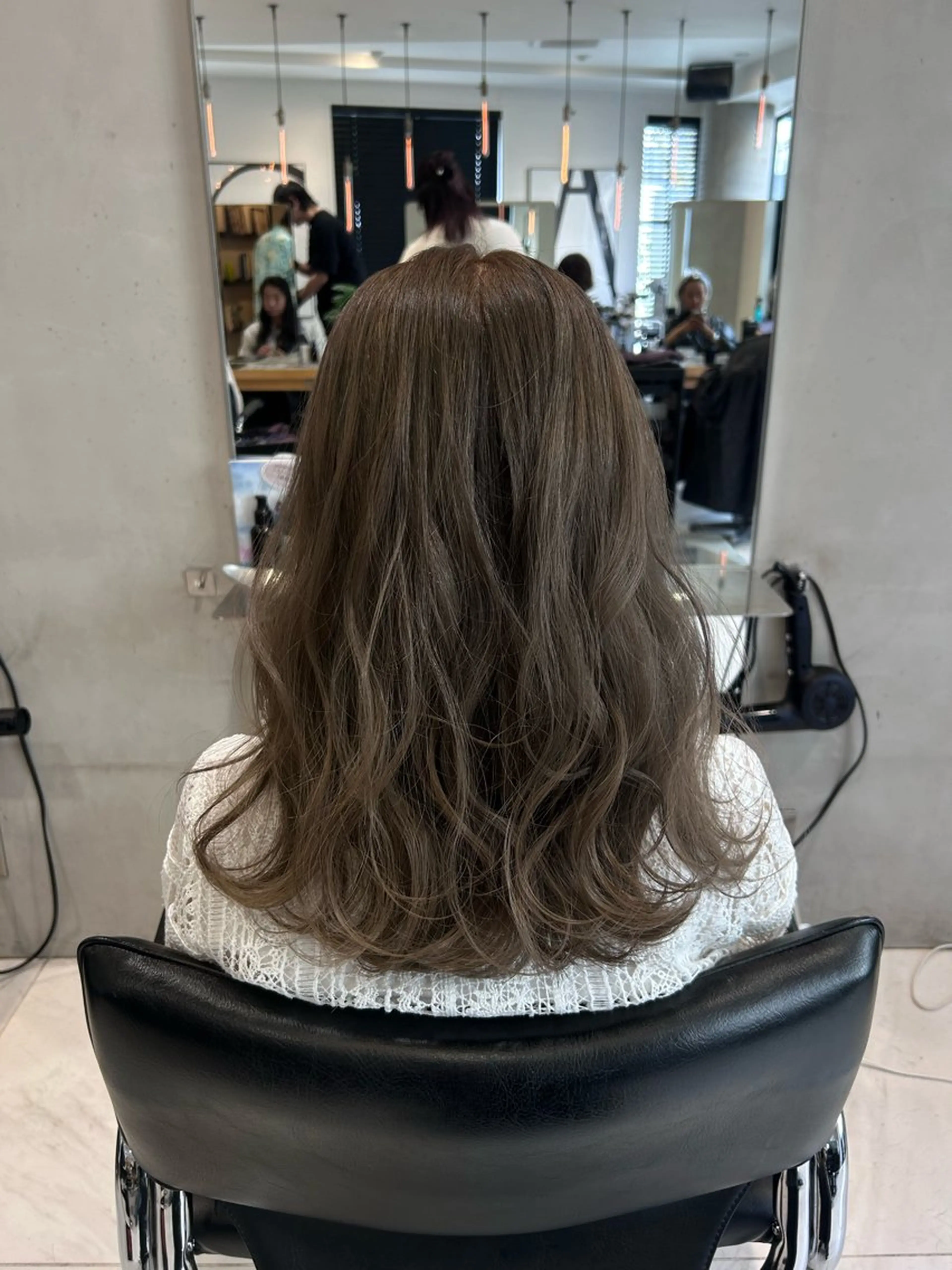 カラー ブリーチ 透明感カラー ヘアカラー トリートメント ヘッドスパ ヘアセット miko🪽地毛風/ ハイトーン/レイヤーのヘアスタイル