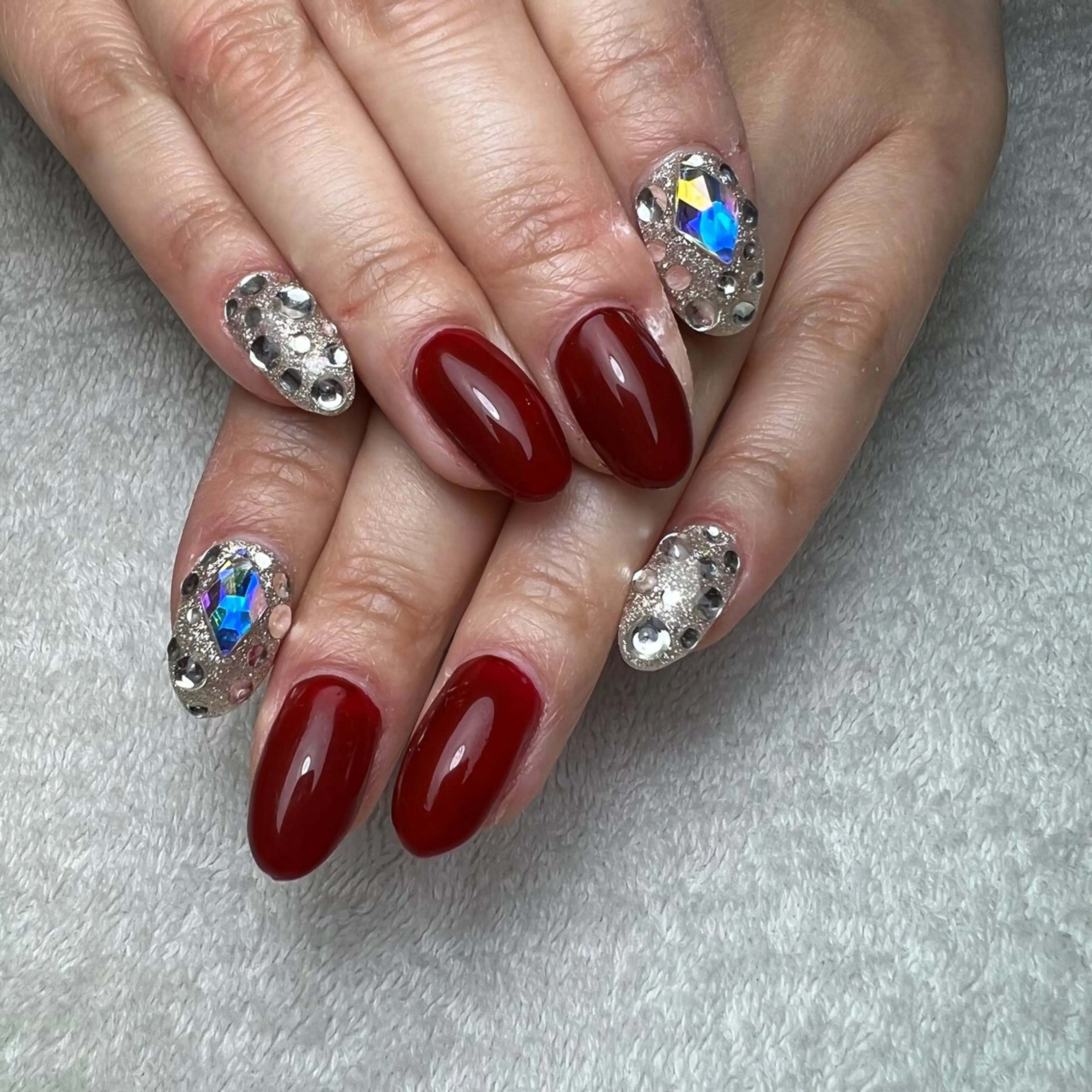 ネイル ボルドー キラキラネイル 冬ネイル ハンドネイル COCO+所属・COCO +のエステ・リラクイメージ