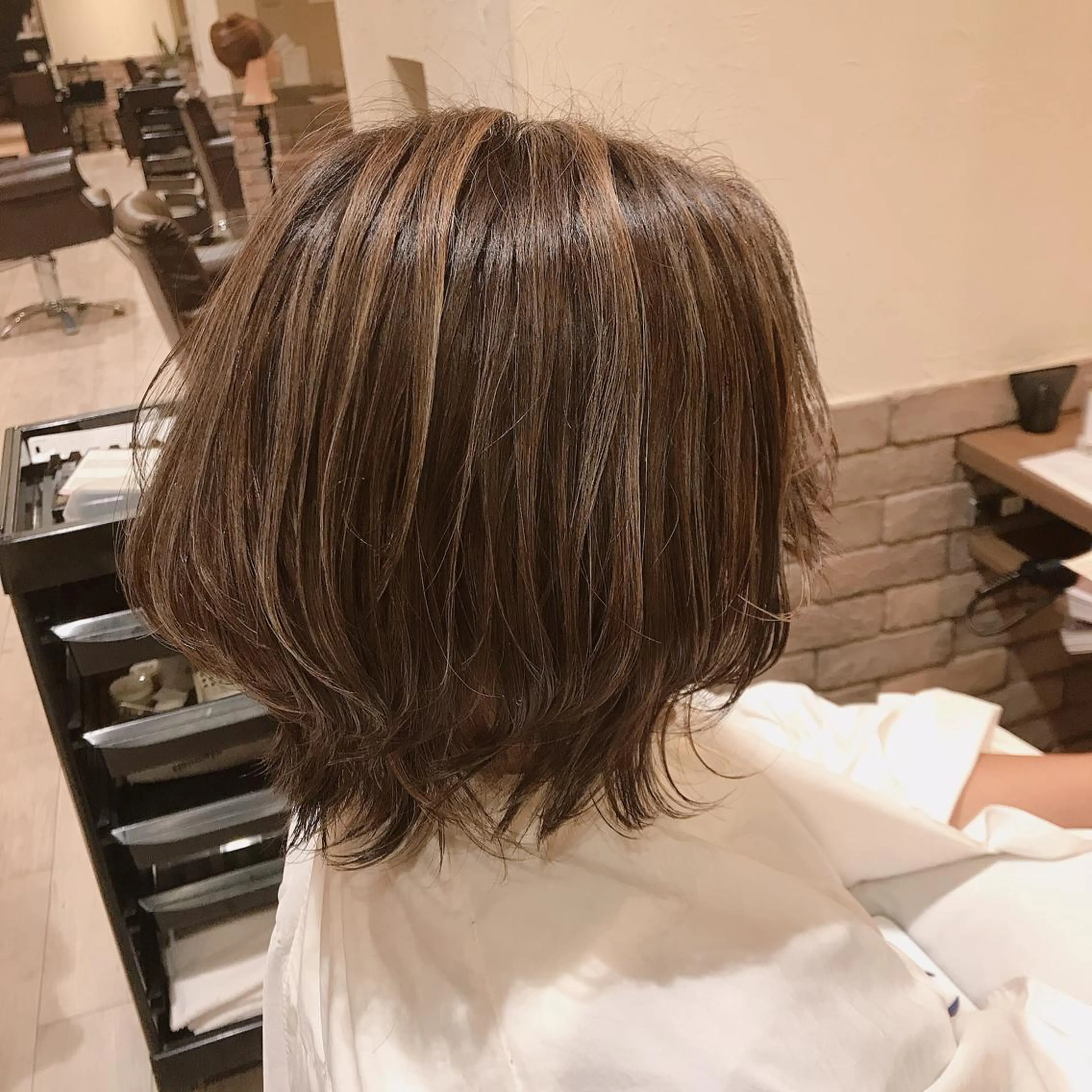 カラー ブリーチ 進 詩織のヘアスタイル