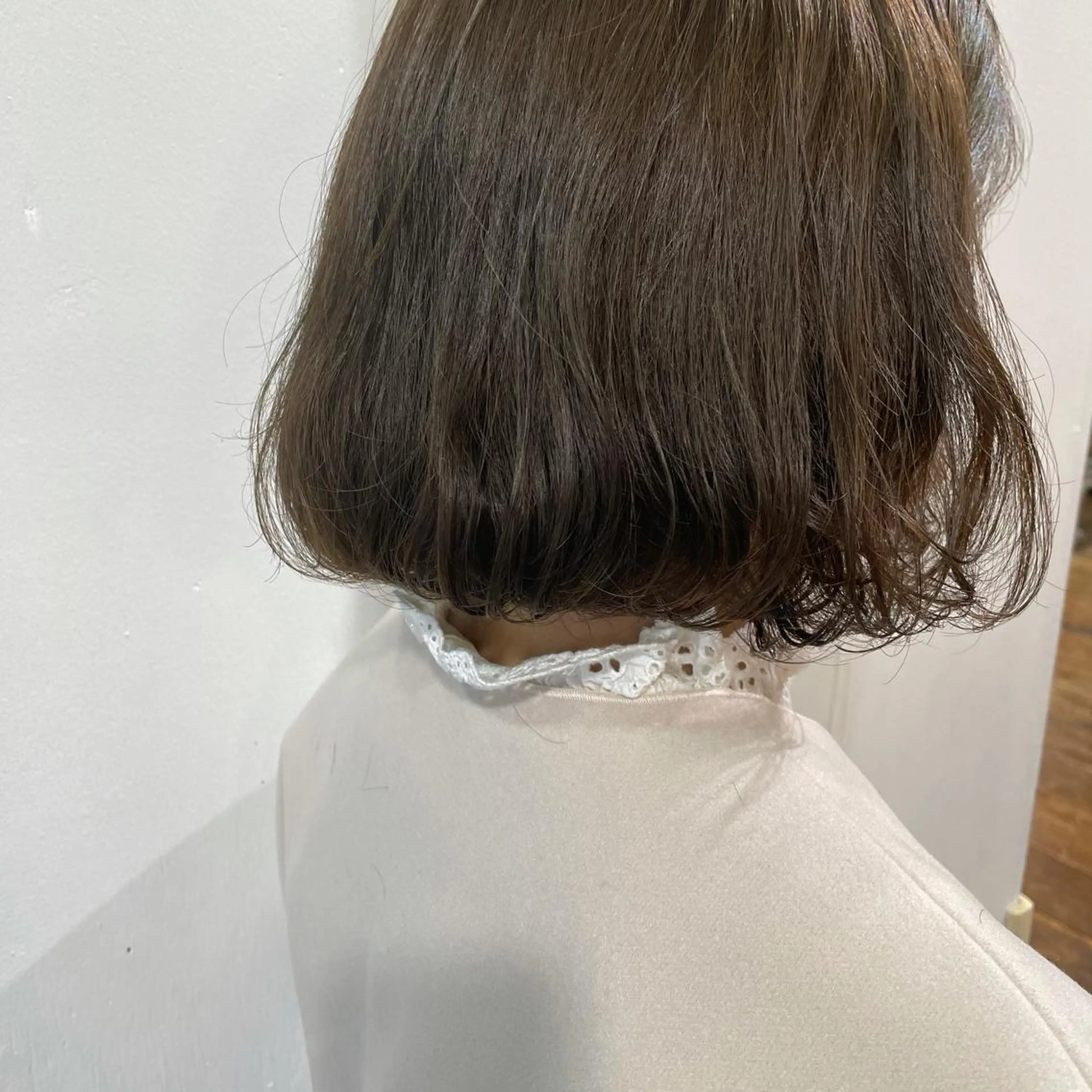 ショート パーマ カット ヘアカラー ブリーチなしで透け感 暖色カラーボブaoiのヘアスタイル