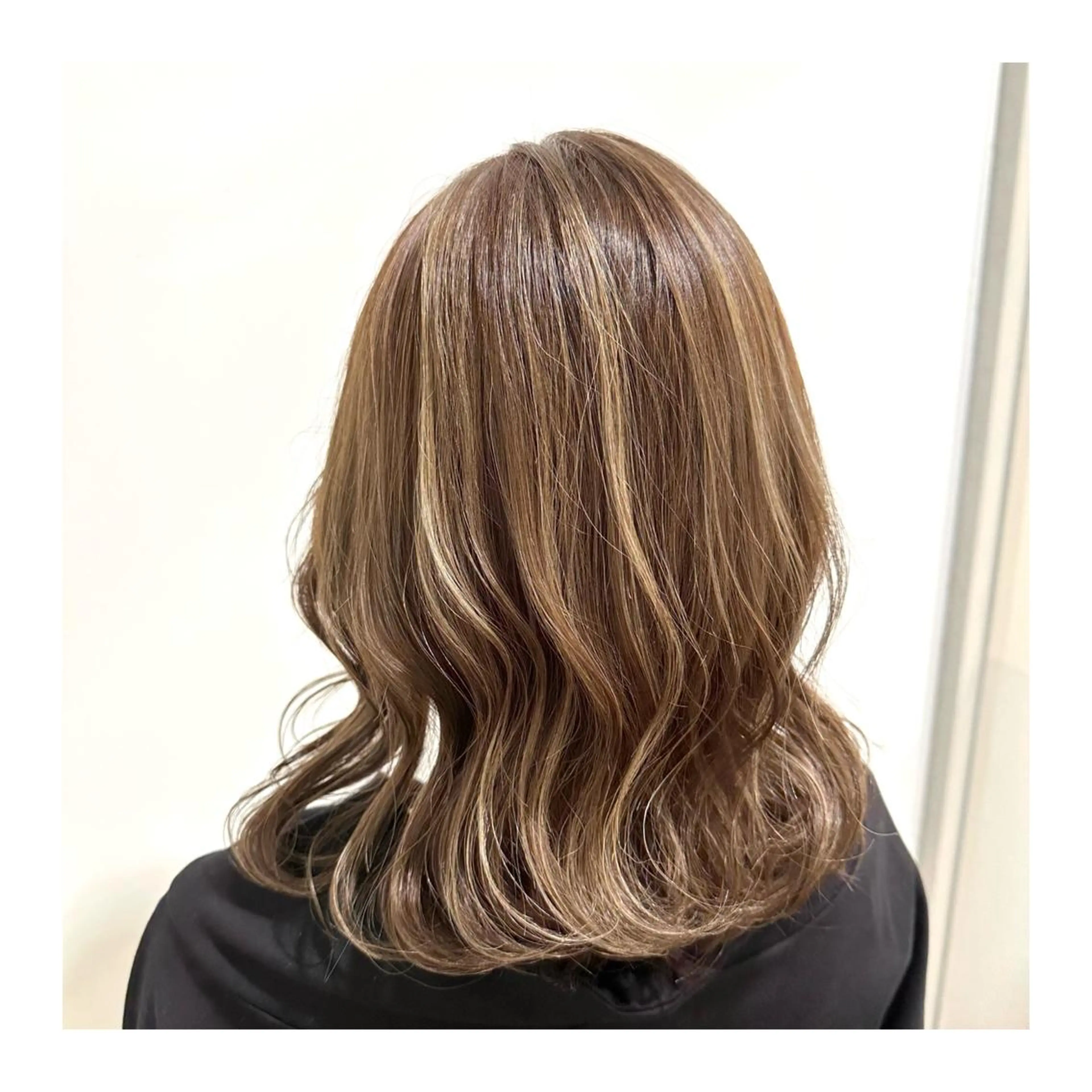 セミロング カラー ヘアカラー あべ ゆうかのヘアスタイル