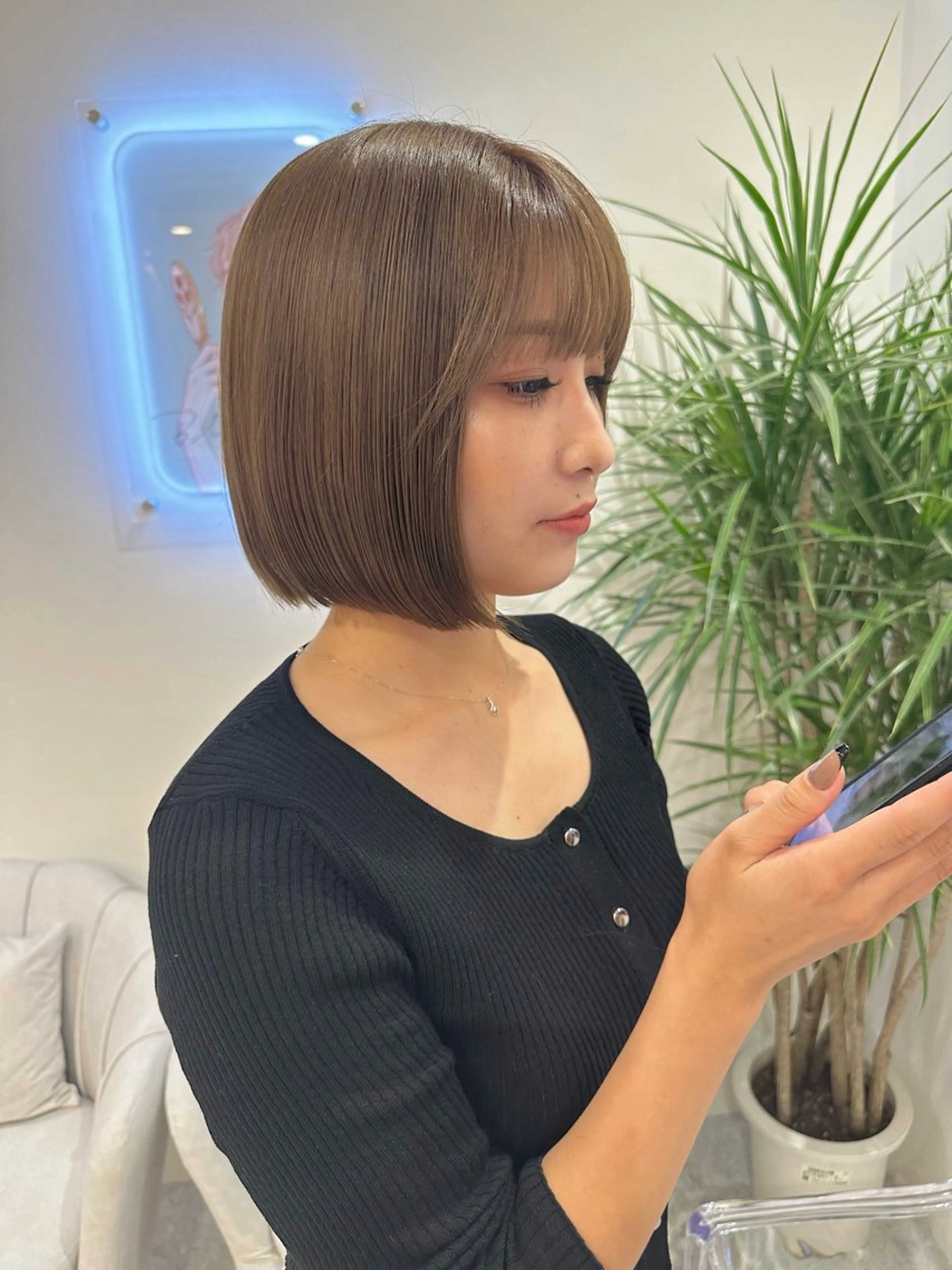 ショート カラー カット ヘアカラー かえ🩶韓国ボブ🎀 透明感カラー🥣のヘアスタイル