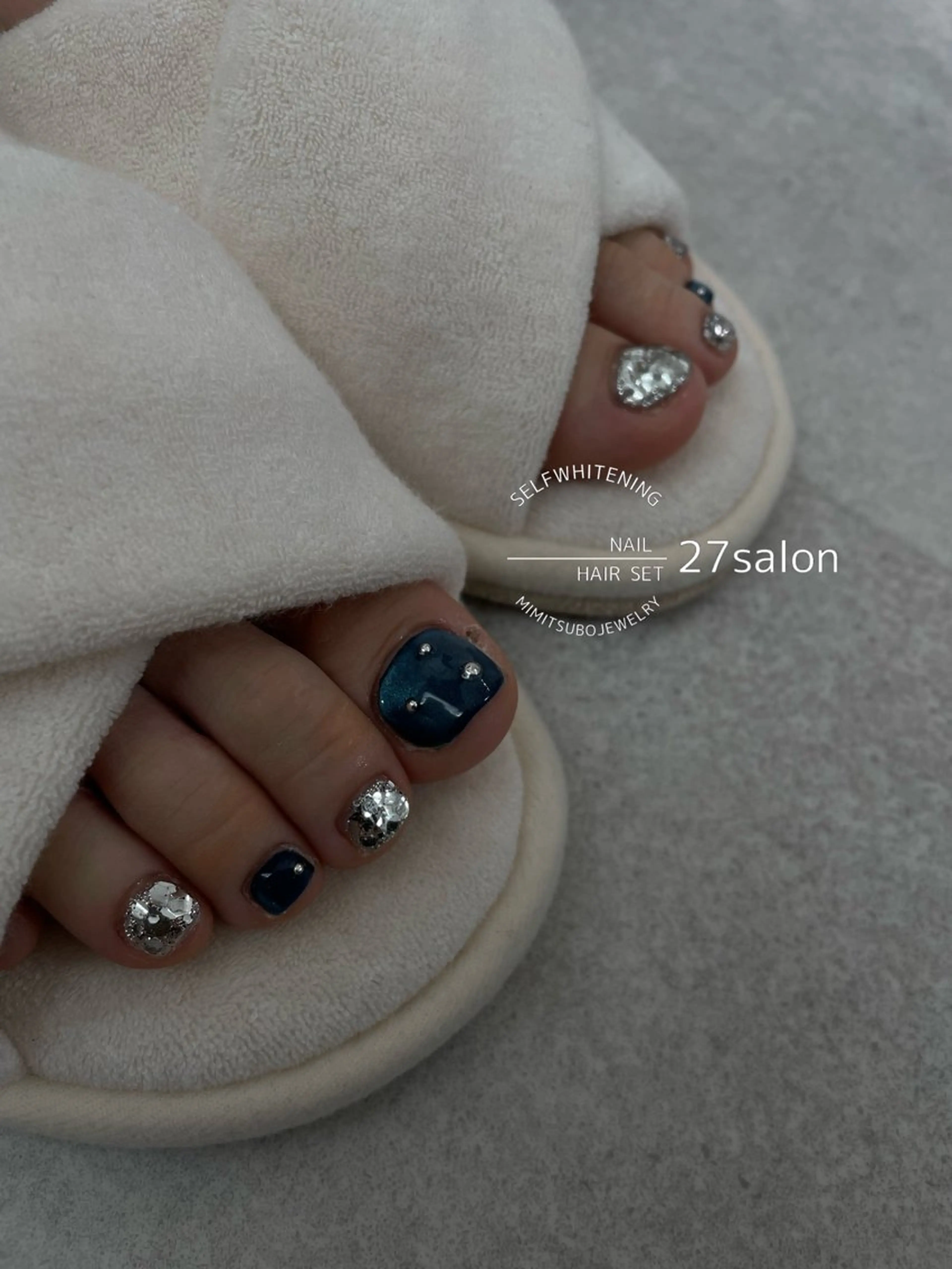 ネイル フットネイル ホログラムネイル マグネットネイル ネイビー フットネイル 27salon yuinaのネイルデザイン