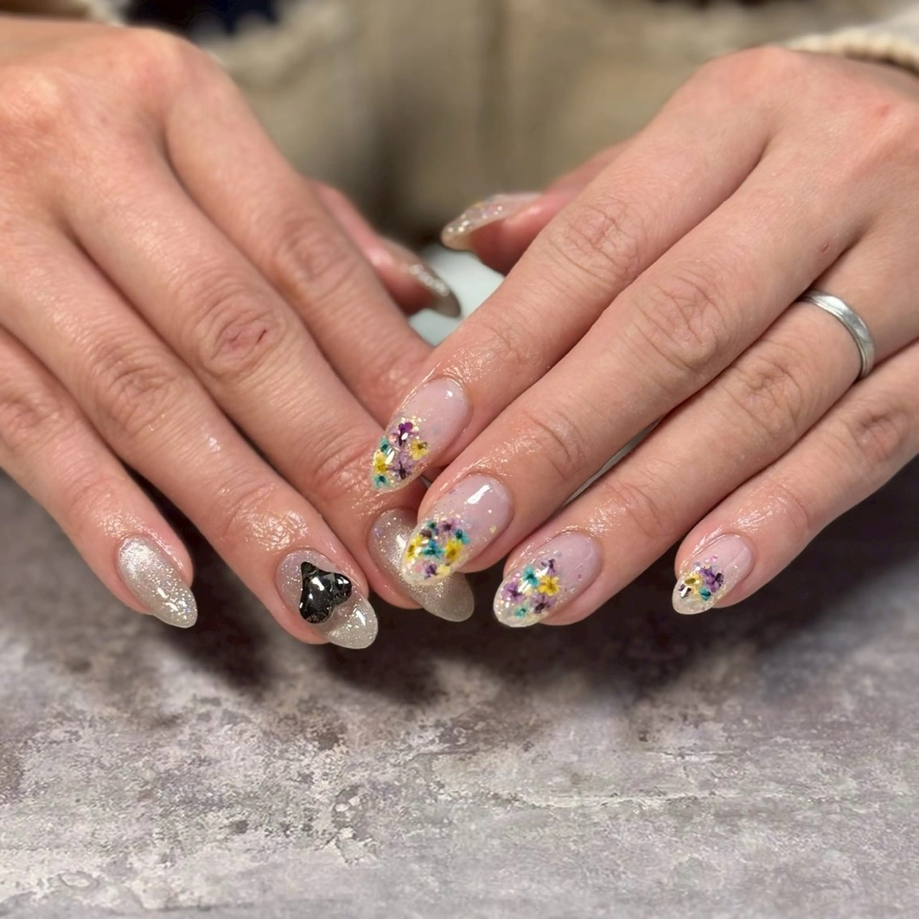 ミディアム ハンドネイル ねいるぎゃるそん所属・ねいるぎゃるそん るなのネイルデザイン