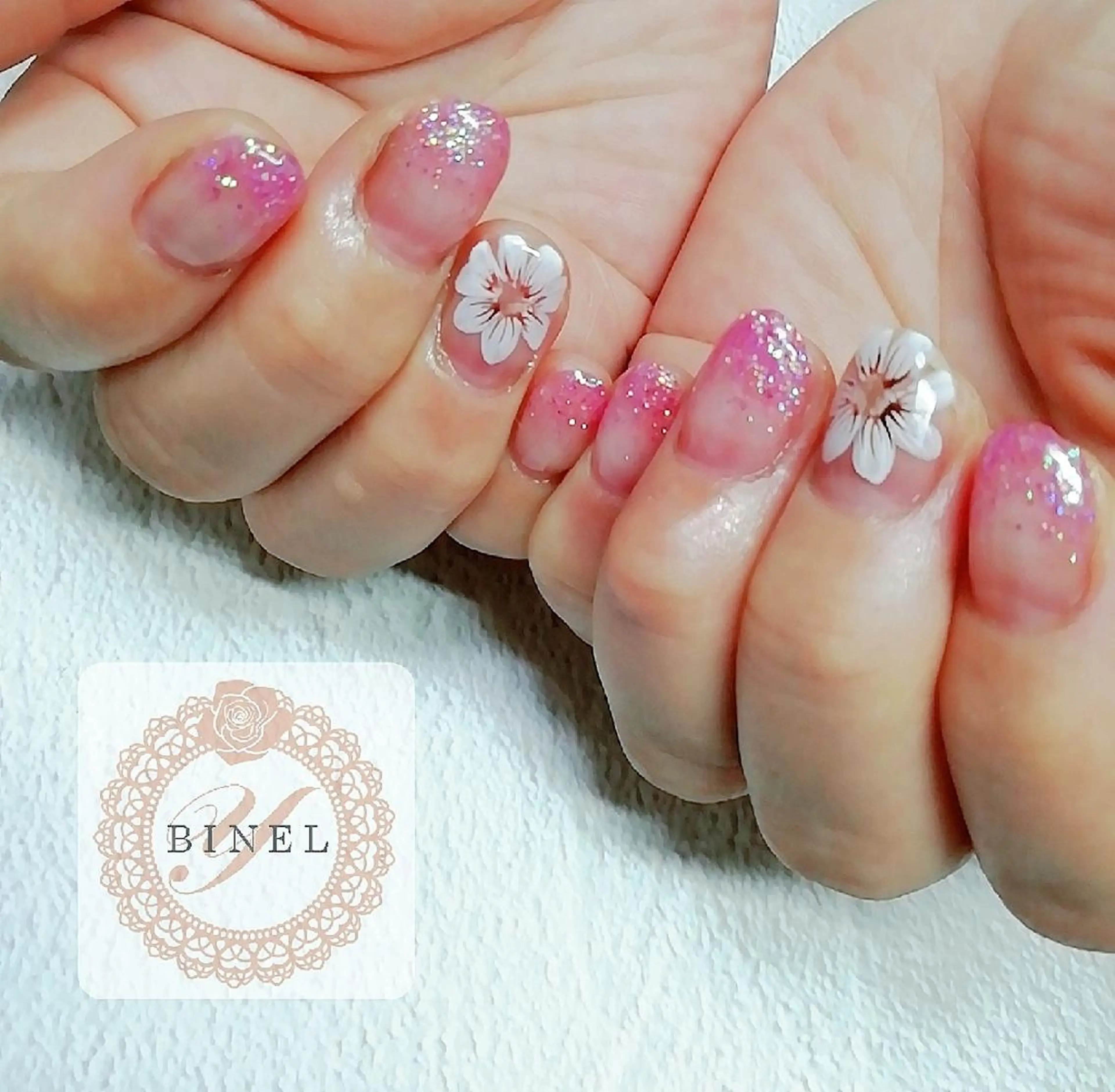 ネイル アートネイル フラワーネイル グラデーション ラメ(グリッター) ラメグラデーション ハンドネイル Nail Salon Y.BINELのネイルデザイン