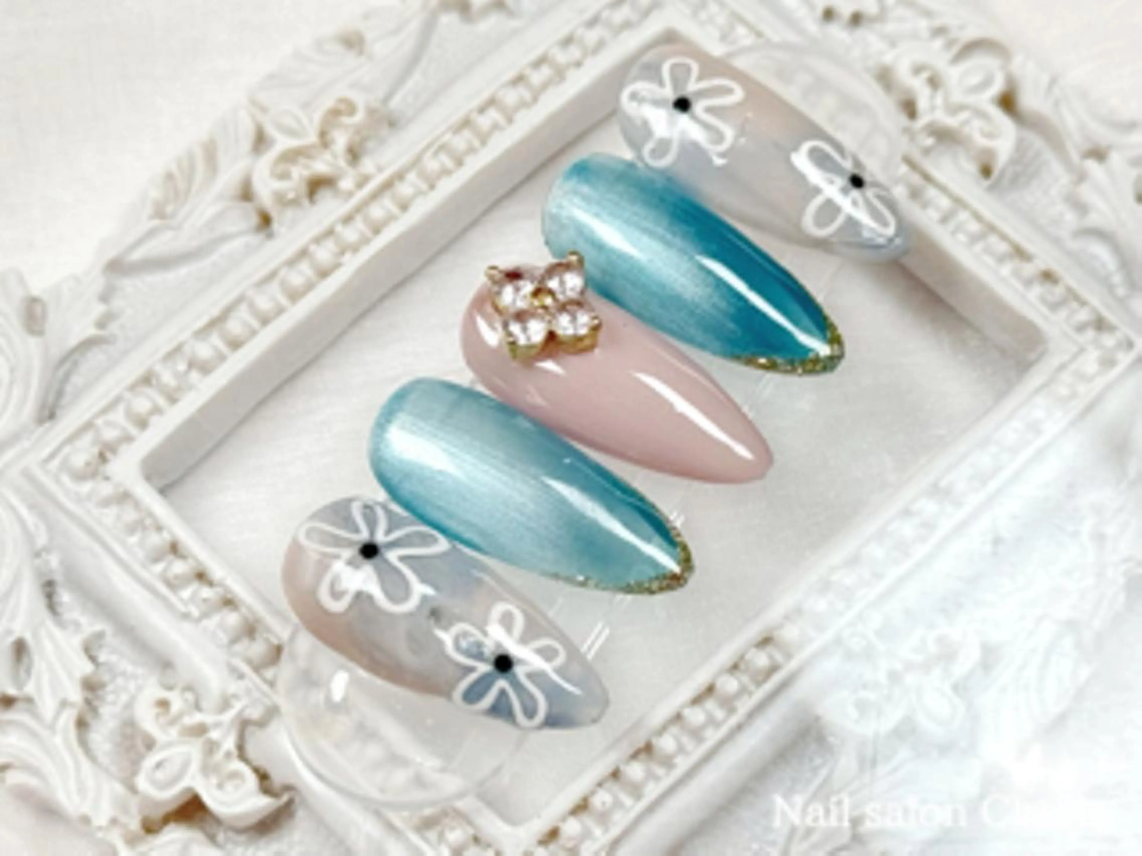 ネイル Nailsalon Charis.yuのネイルデザイン