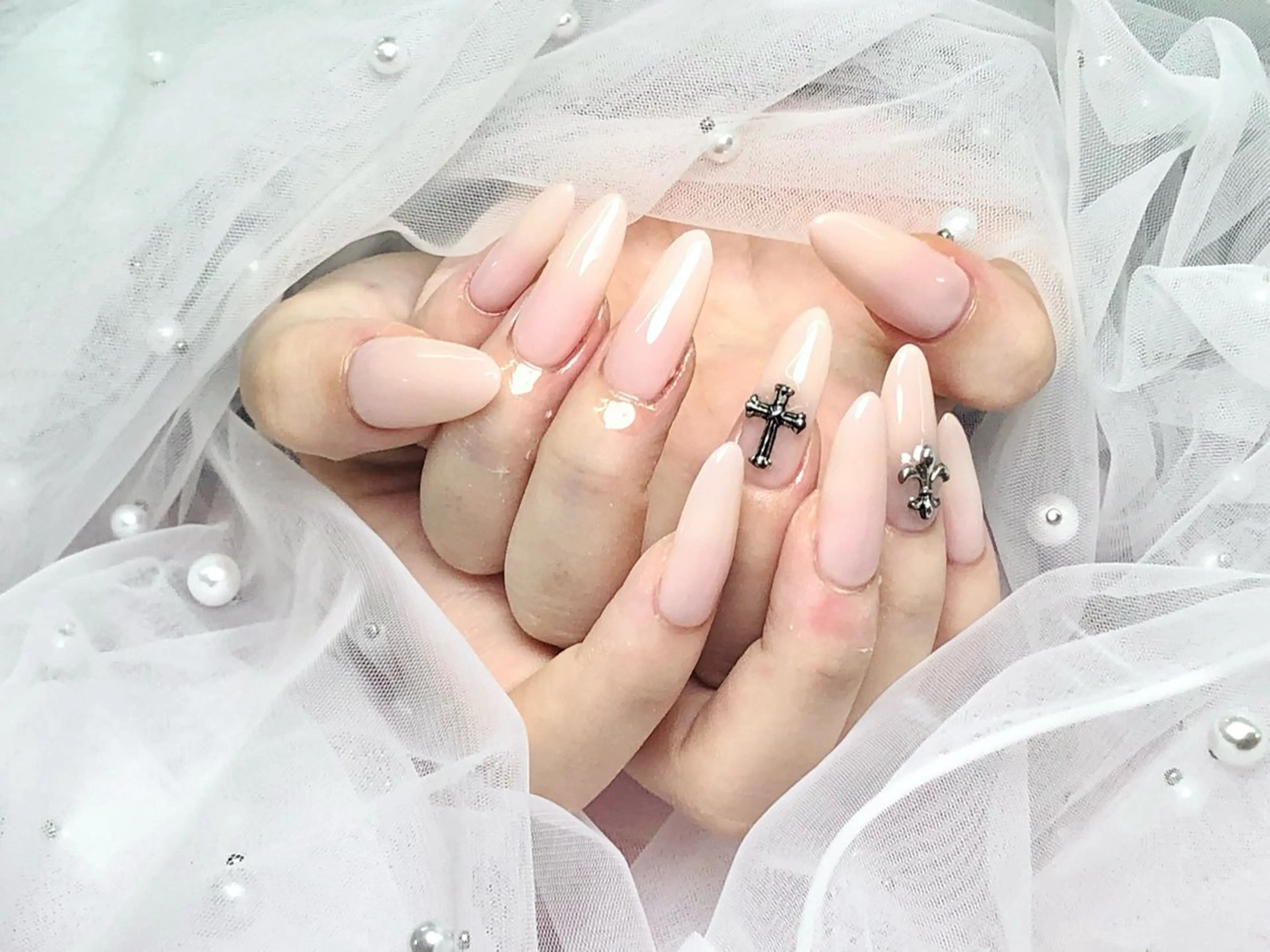 【人気】￥5680円#ワンカラー+2個大きいパーツ OR 2本ストーン埋め尽くし◎の写真