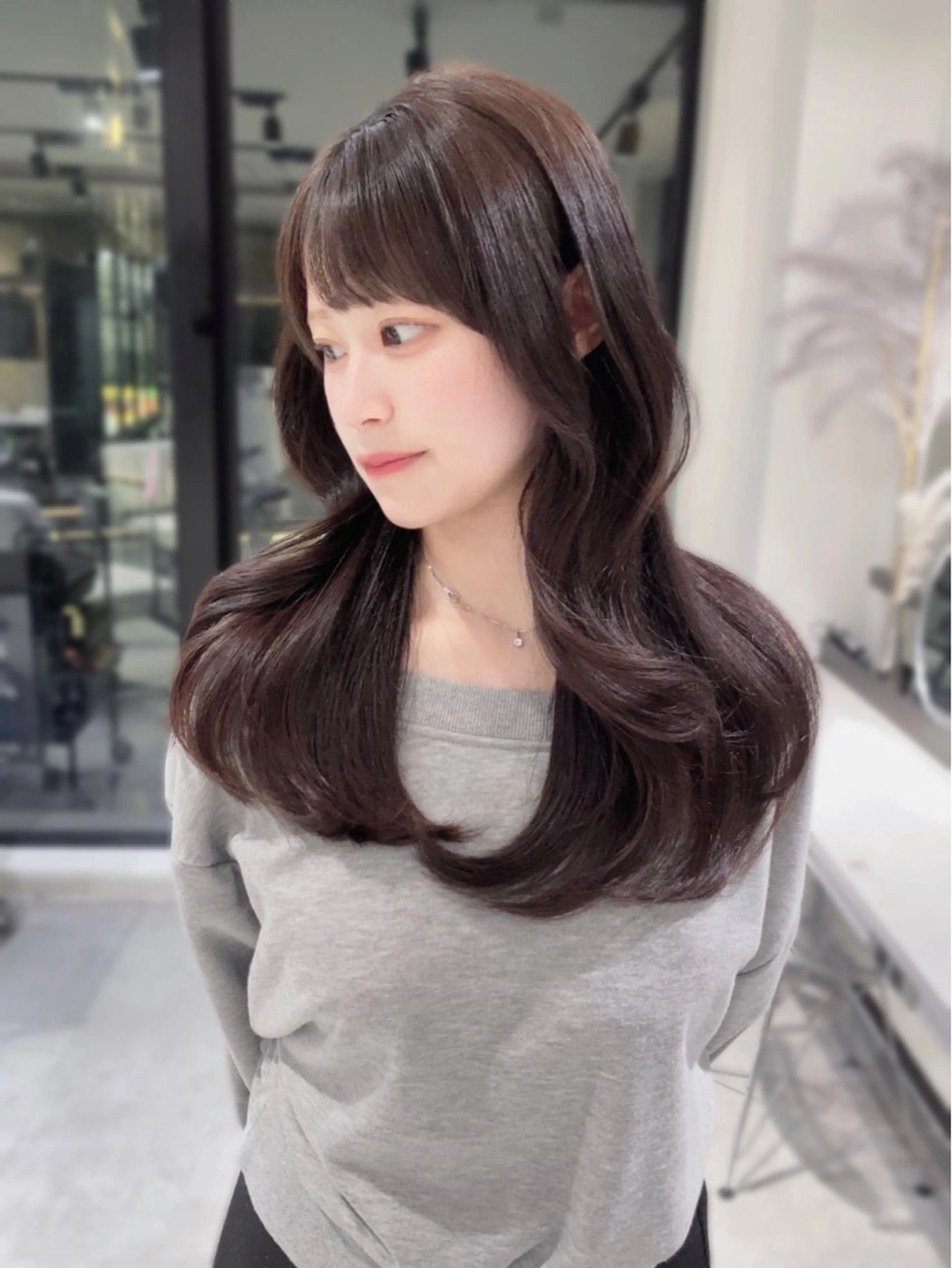 ロング Qin原宿店所属・葵 韓国オタク美容師 レイヤーカットのヘアスタイル