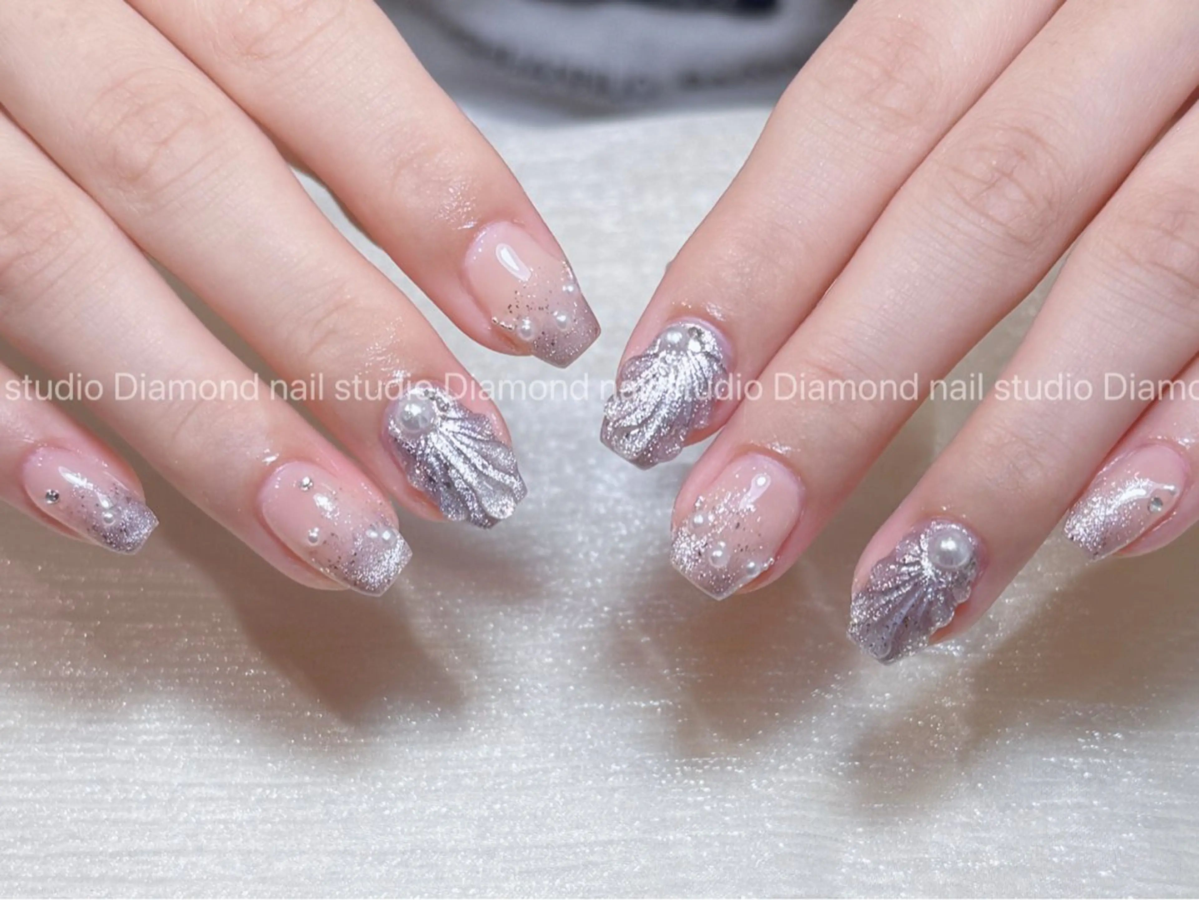 ネイル アートネイル オーロラネイル フラッシュネイル ガーリー キラキラネイル ハンドネイル Una NAILMANAMIのネイルデザイン