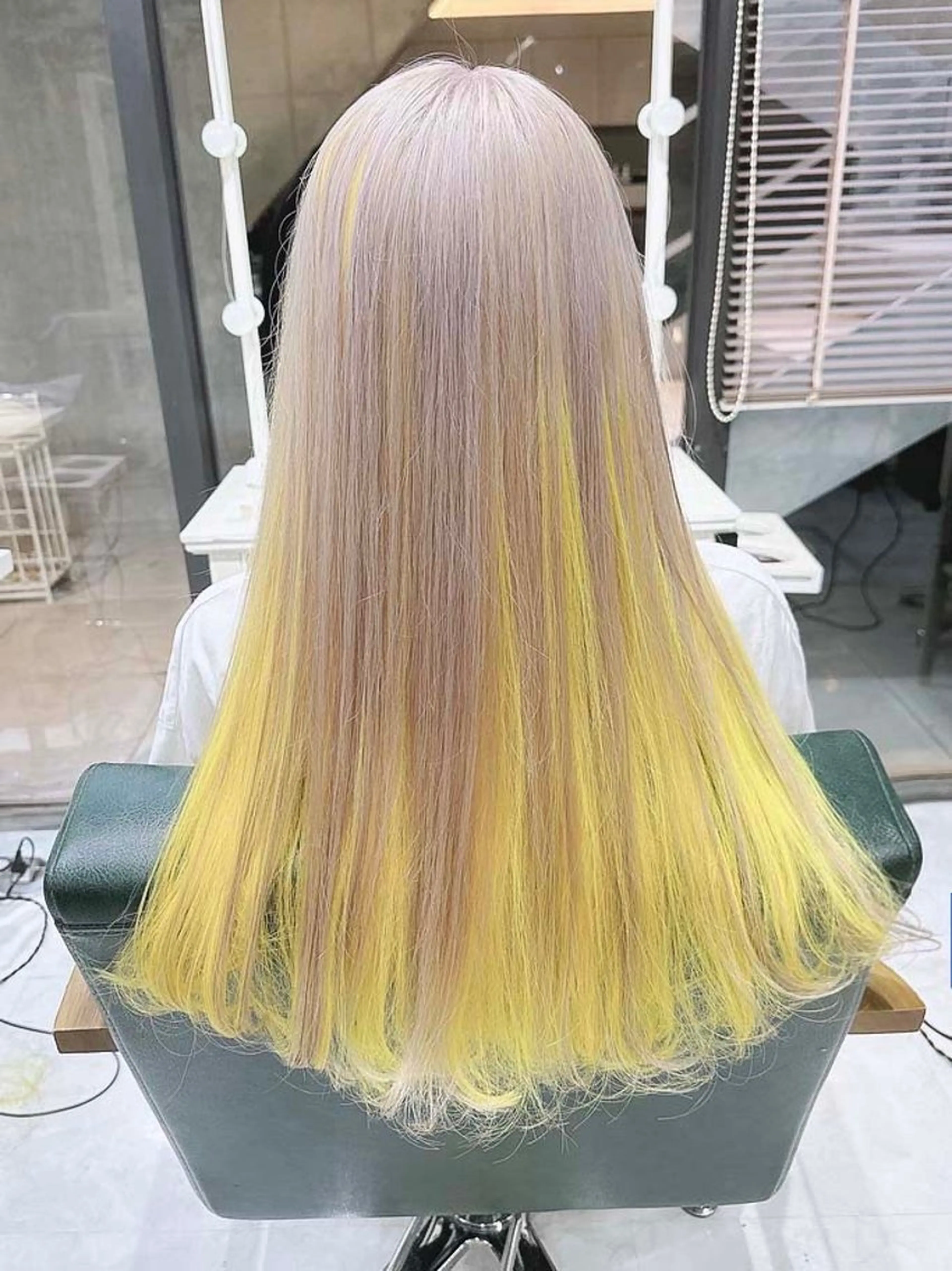 ロング カラー ハイトーンカラー インナーカラー イエローカラー 𝐑𝐈𝐍𝐊𝐀 🐣🩷のヘアスタイル