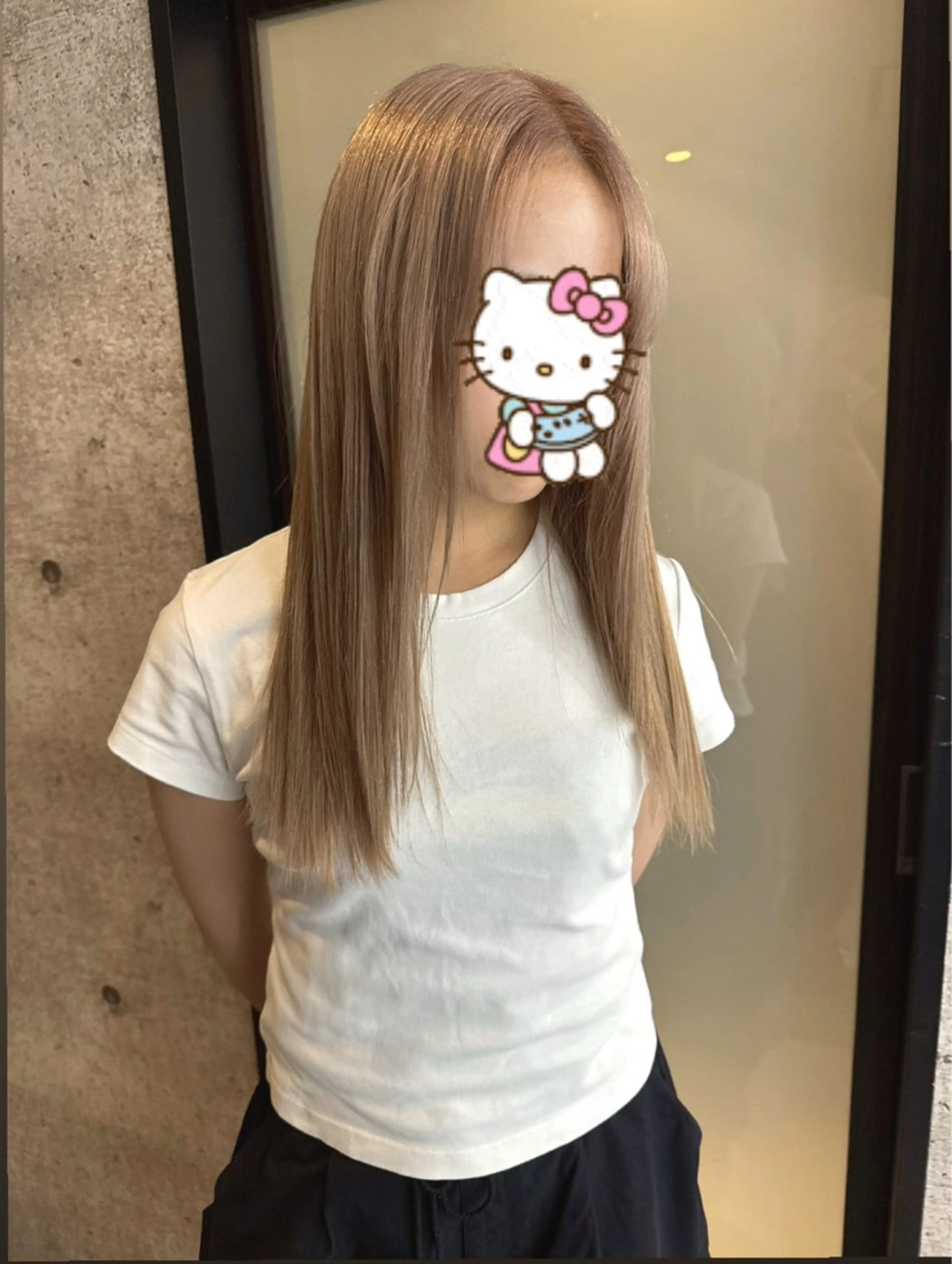 ロング カラー ベージュカラー ミルクティーベージュ GEM YURI ハイトーンカラーのヘアスタイル