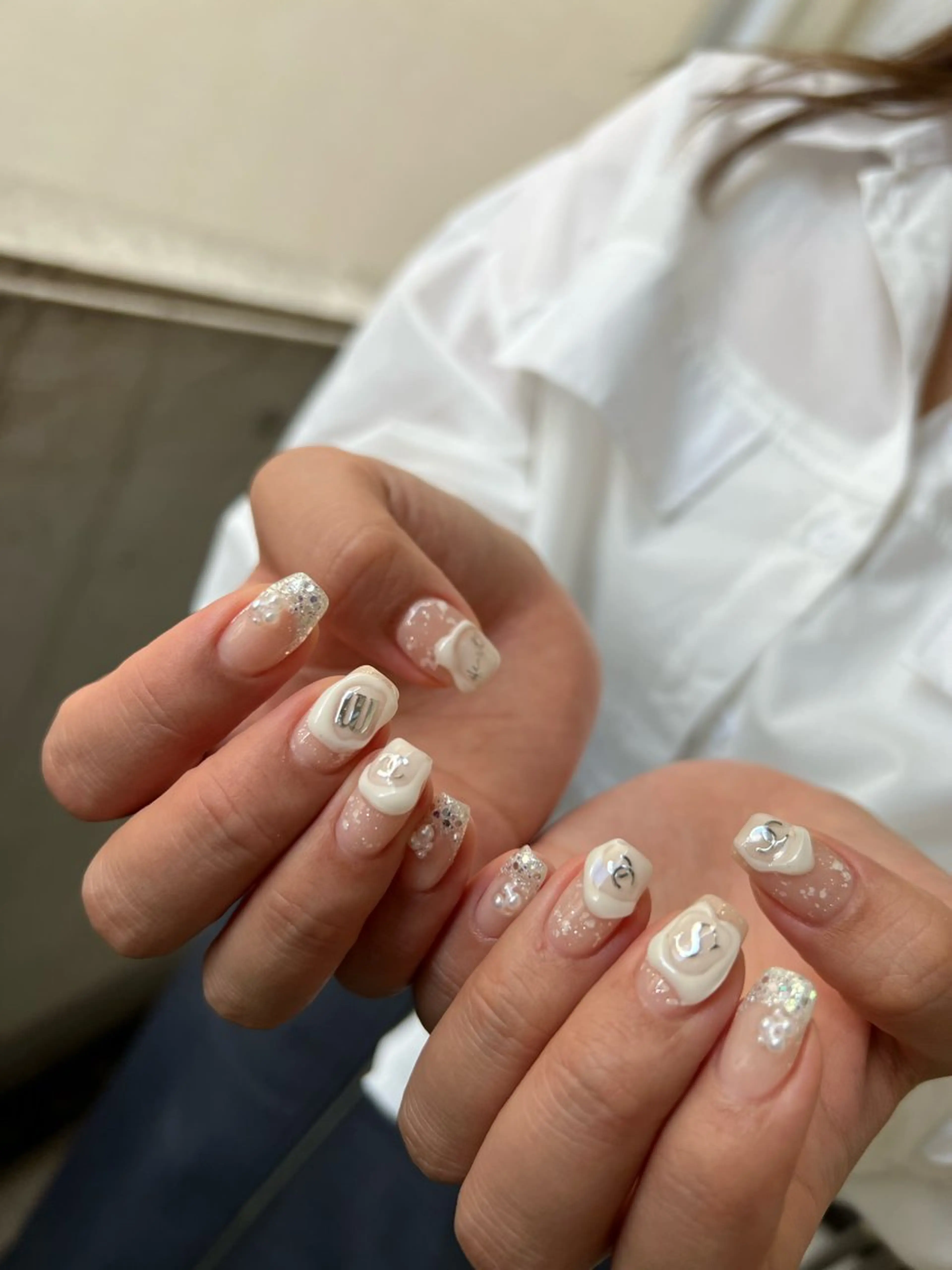 ネイル 持ち込み ニュアンスネイル ホワイト ハンドネイル ハンドケア Charme. NOBUKOのネイルデザイン