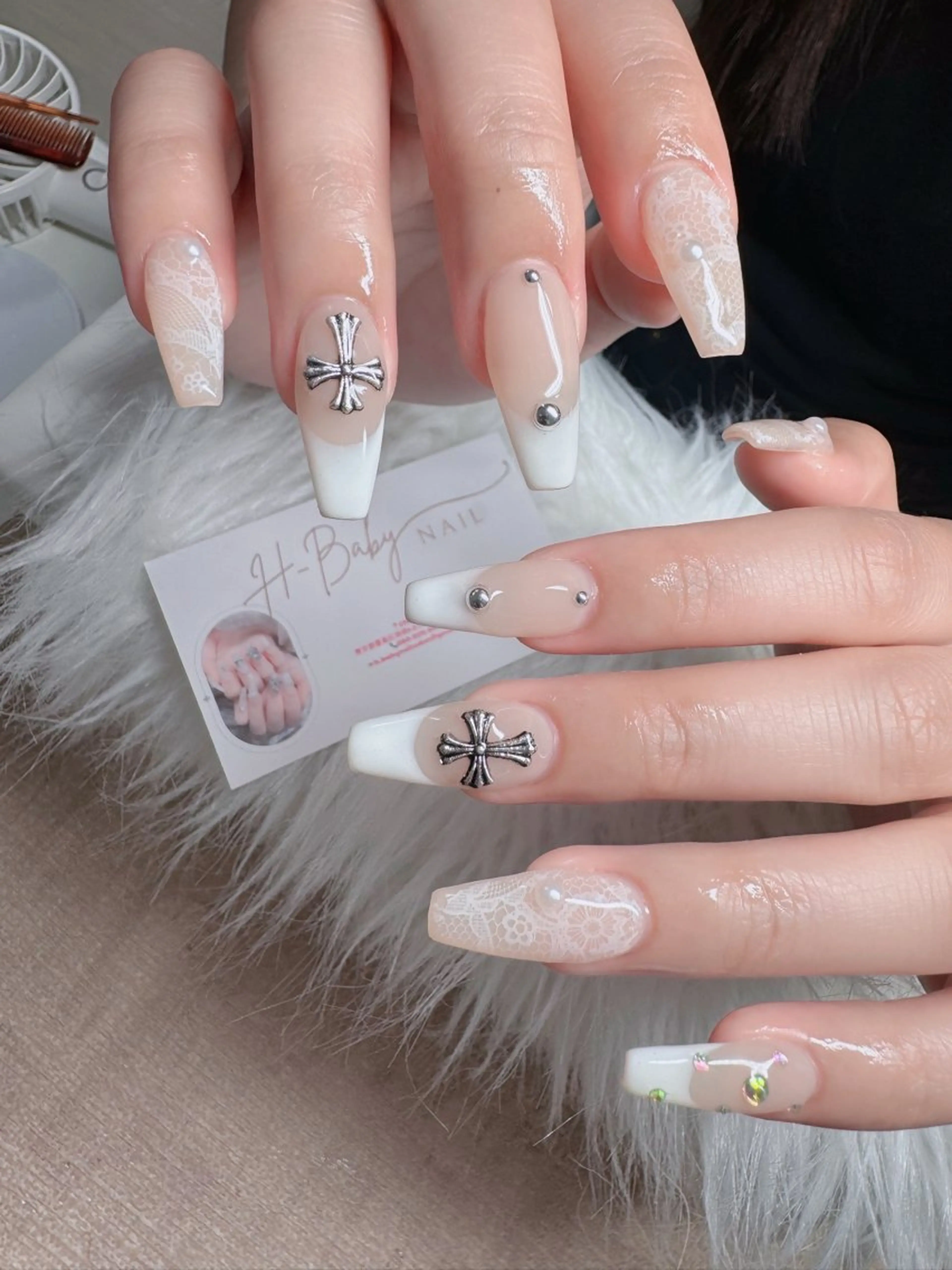 ネイル オーロラネイル フレンチネイル ジェルネイル ハロウィン キラキラネイル H.baby Nail Salonのネイルデザイン