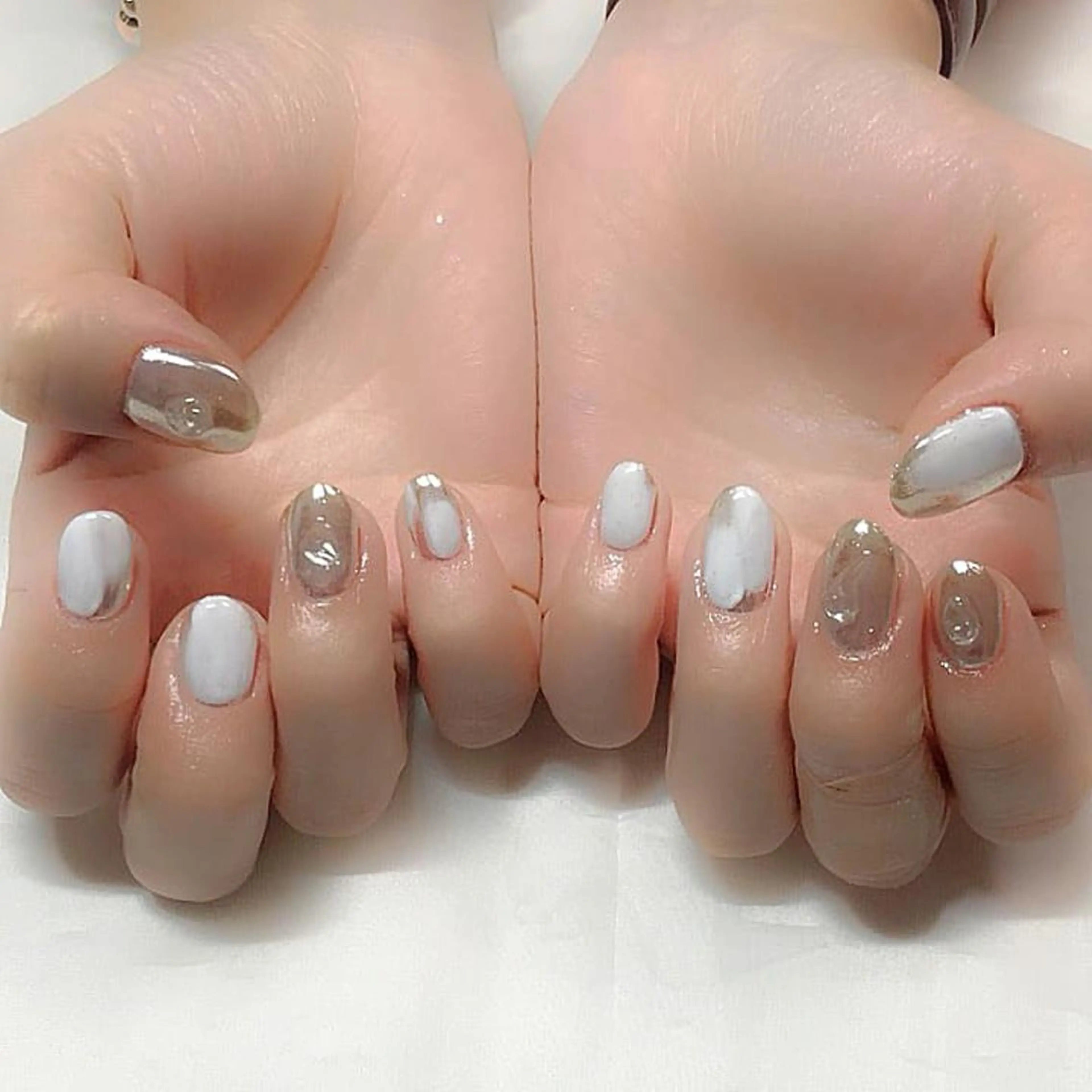 ネイル ミラーネイル ニュアンスネイル ハンドネイル ハンドケア lyly.nail所属・lylynail YUUKAのネイルデザイン