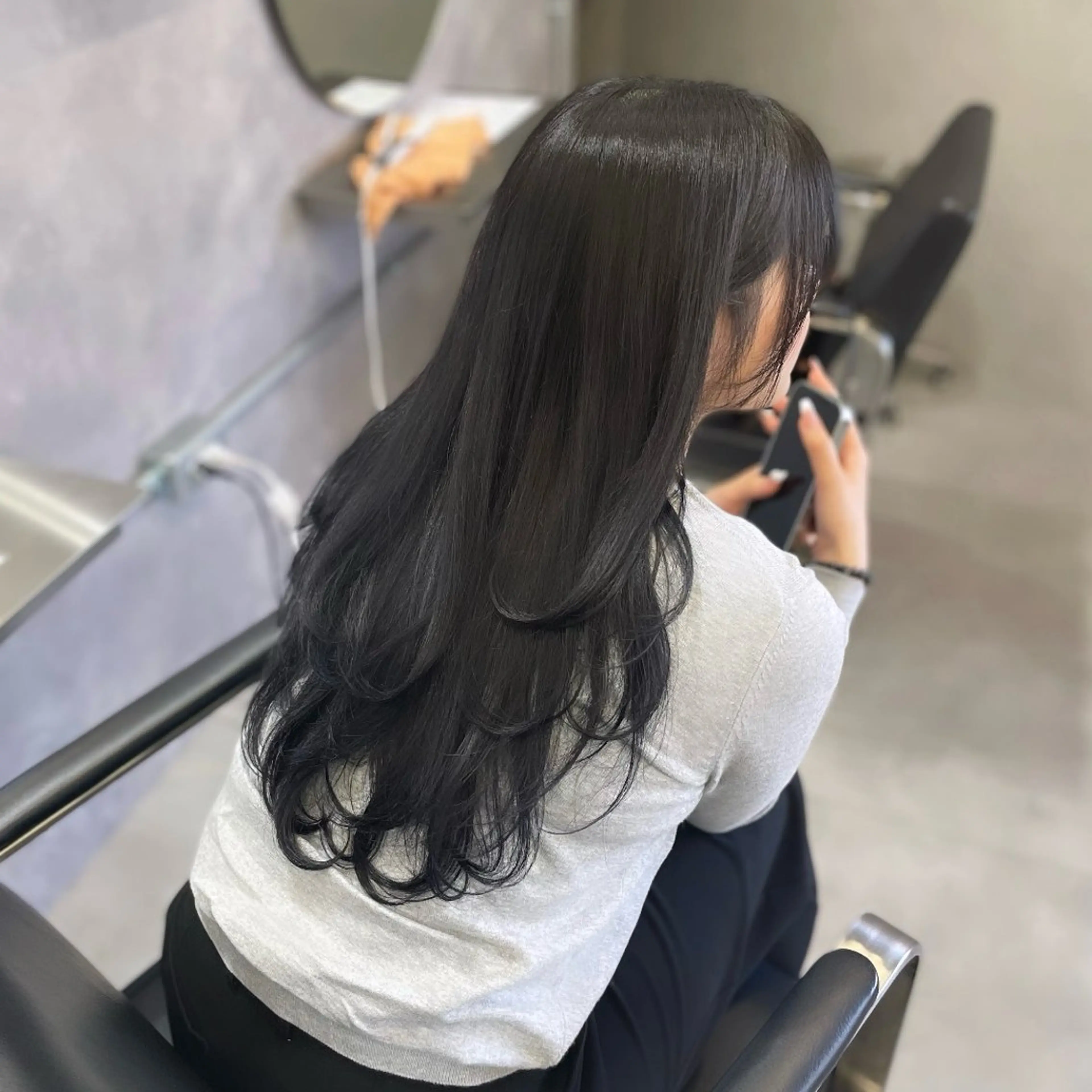 ロング カラー ブリーチ ブルーカラー ネイビーカラー ブリーチなしカラー レイヤーカット カット ヘアカラー Rui/透明感カラー 暖色/レイヤーカットのヘアスタイル