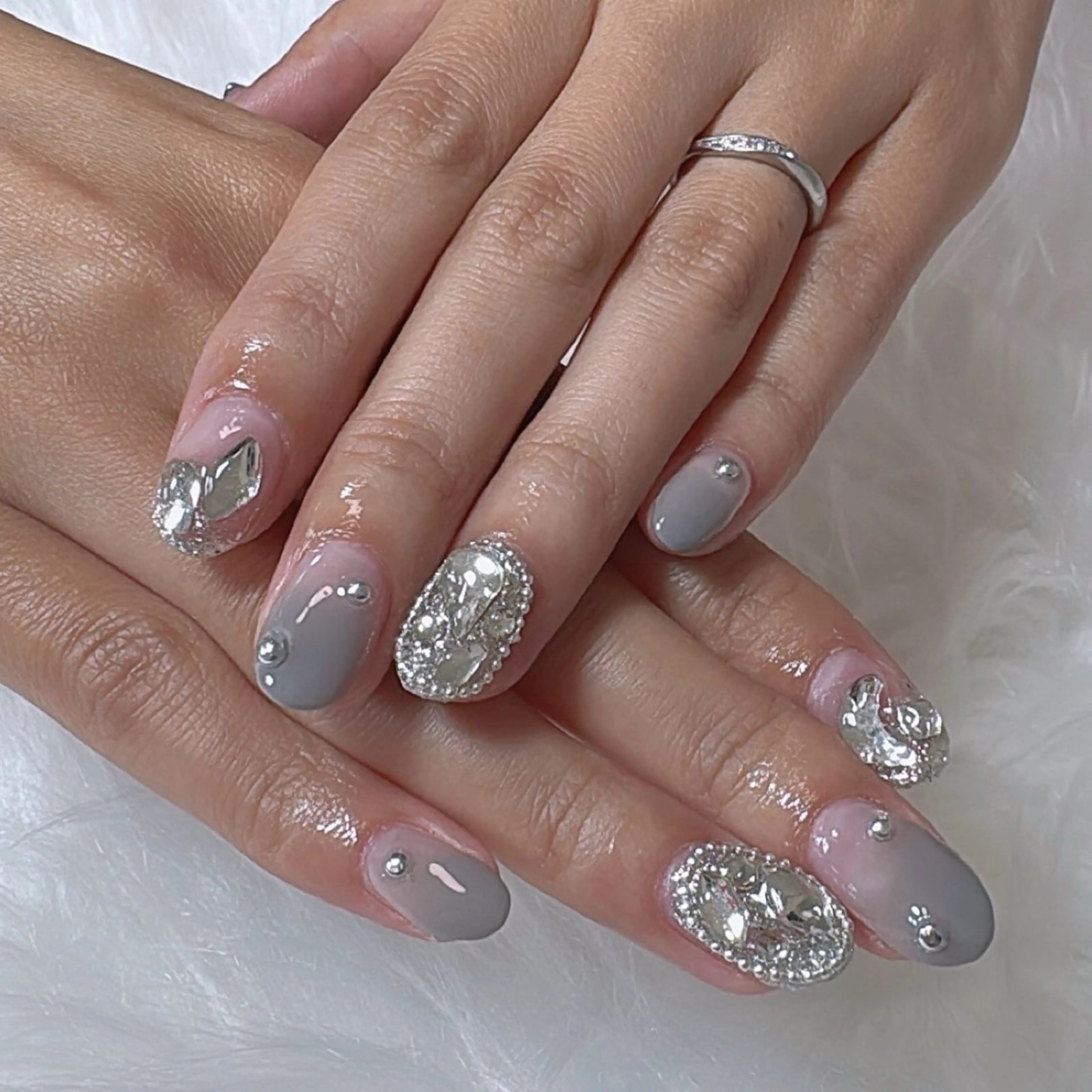 ネイル シュシュ 🎀 girly nailのネイルデザイン