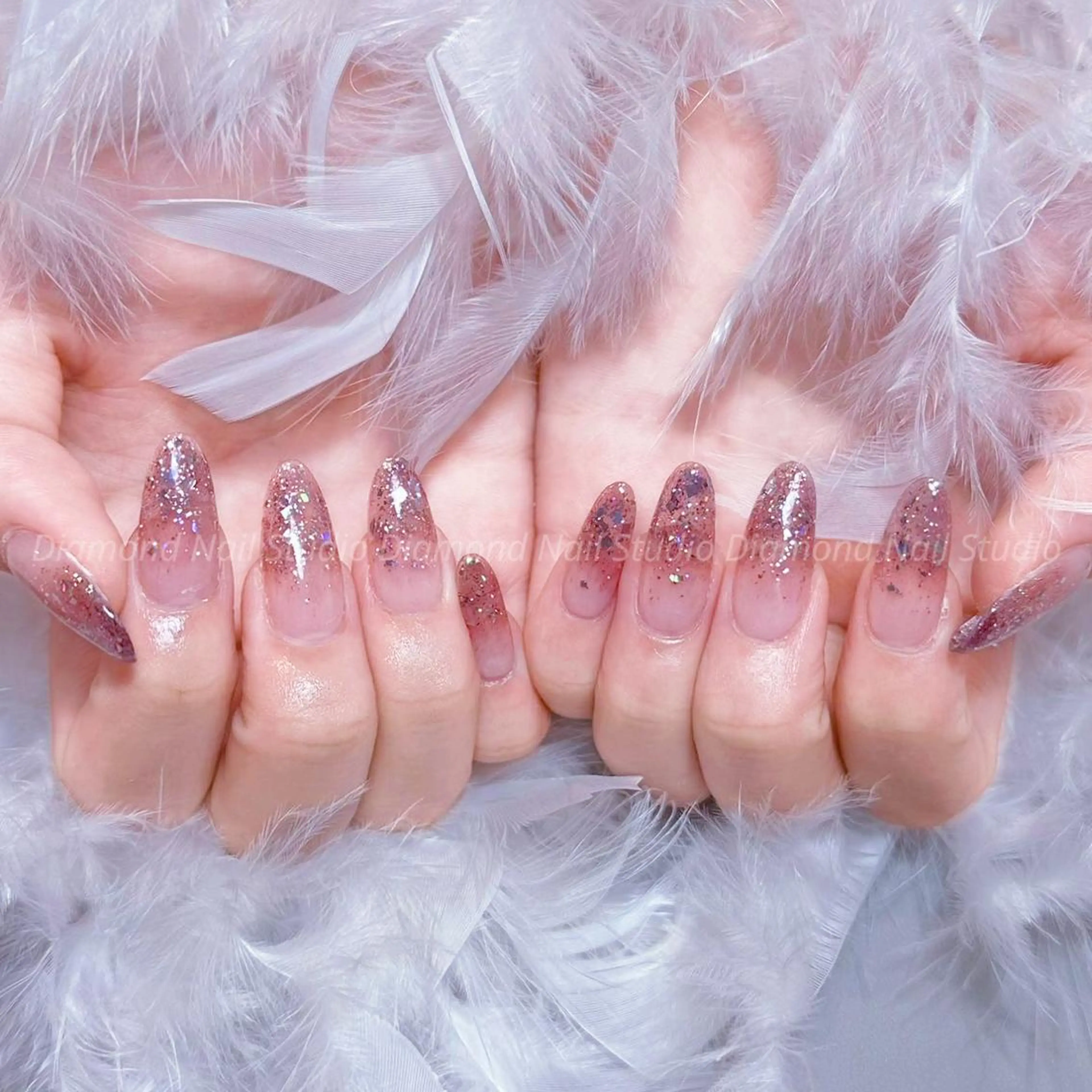 ネイル アートネイル オーロラネイル フラッシュネイル ガーリー キラキラネイル ハンドネイル ハンドケア DIAMOND 💅のネイルデザイン