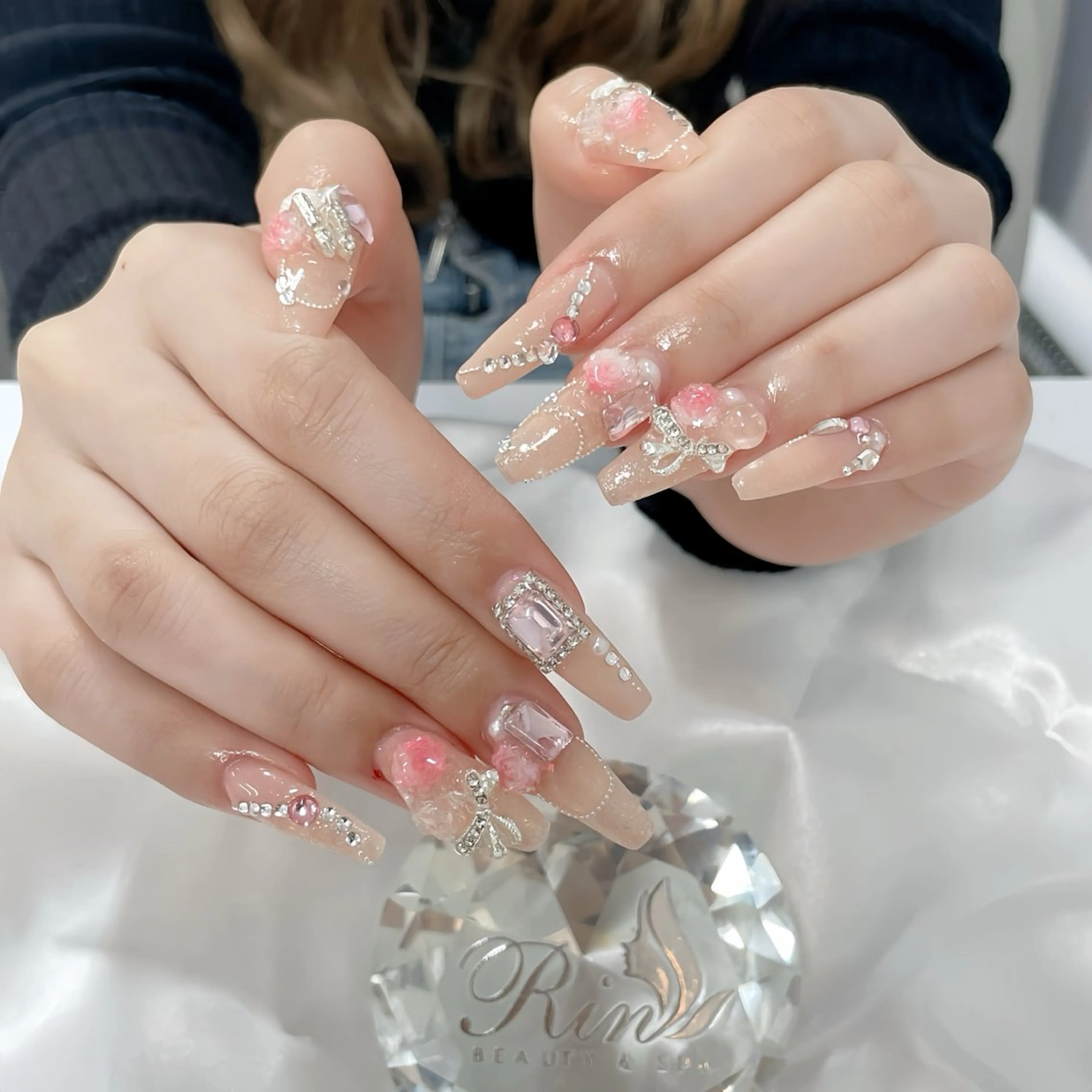 ネイル アートネイル チークネイル ジェルネイル ロングネイル マグネットネイル ハンドネイル Rin Nail 新大久保店のネイルデザイン