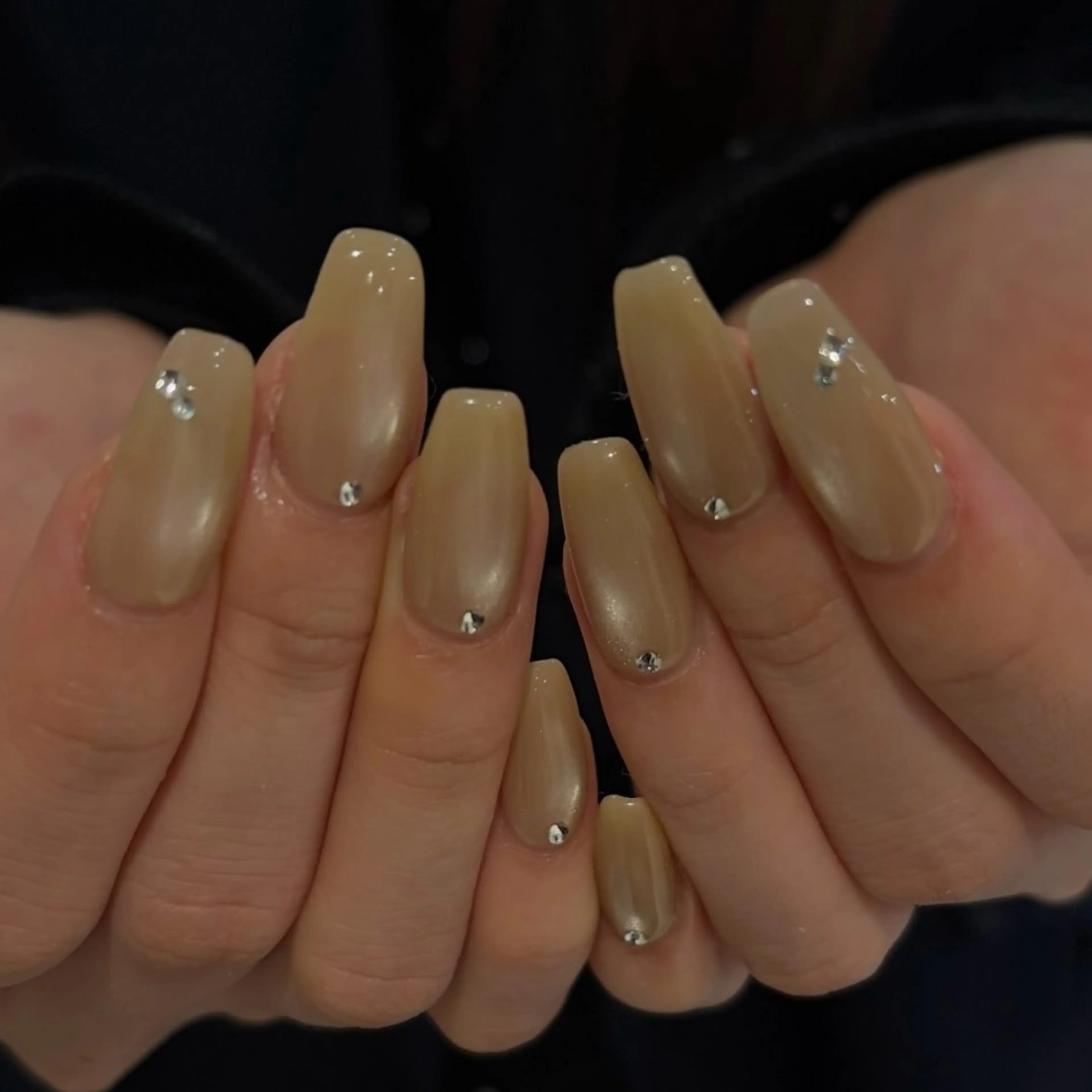 ネイル ハンドネイル 𝑟𝑖𝑠𝑎 🕯‎🤍のネイルデザイン