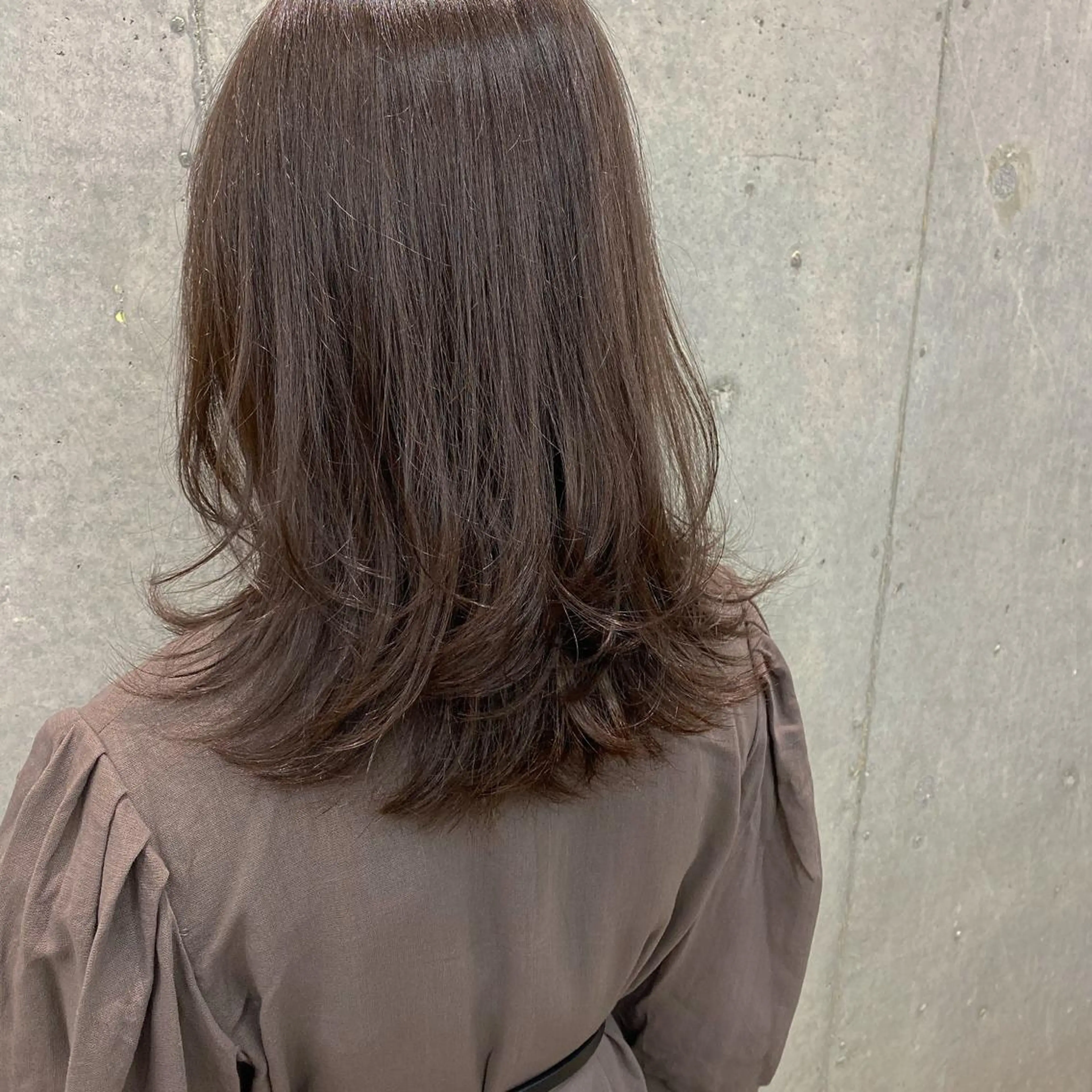 ミディアム カラー オリーブ/アッシュ やわらか透明感カラーのヘアスタイル