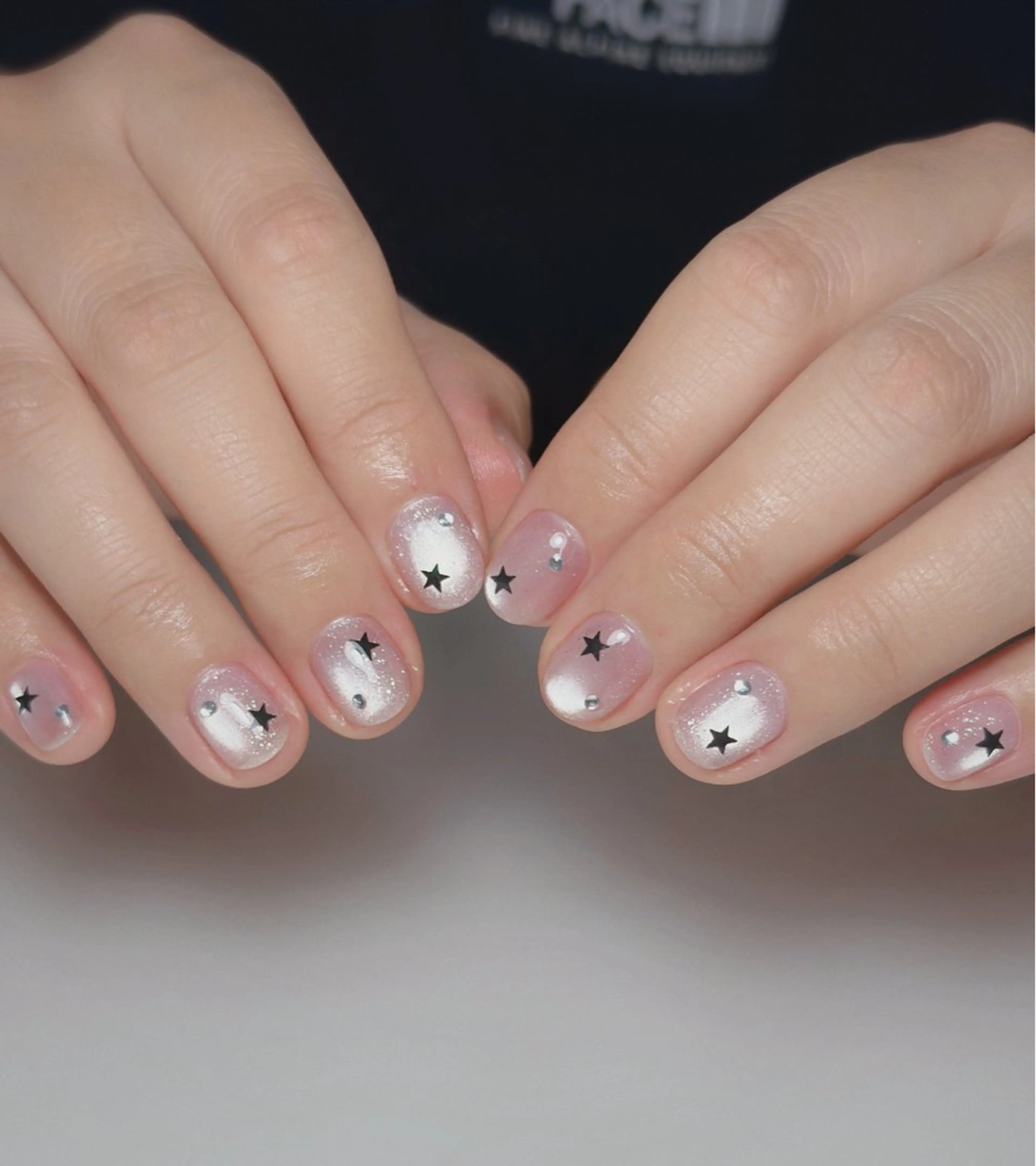 ネイル オーロラネイル 長さ出し フットネイル 韓国ネイル ラメ(グリッター) 👍thumbs up nail👍のネイルデザイン