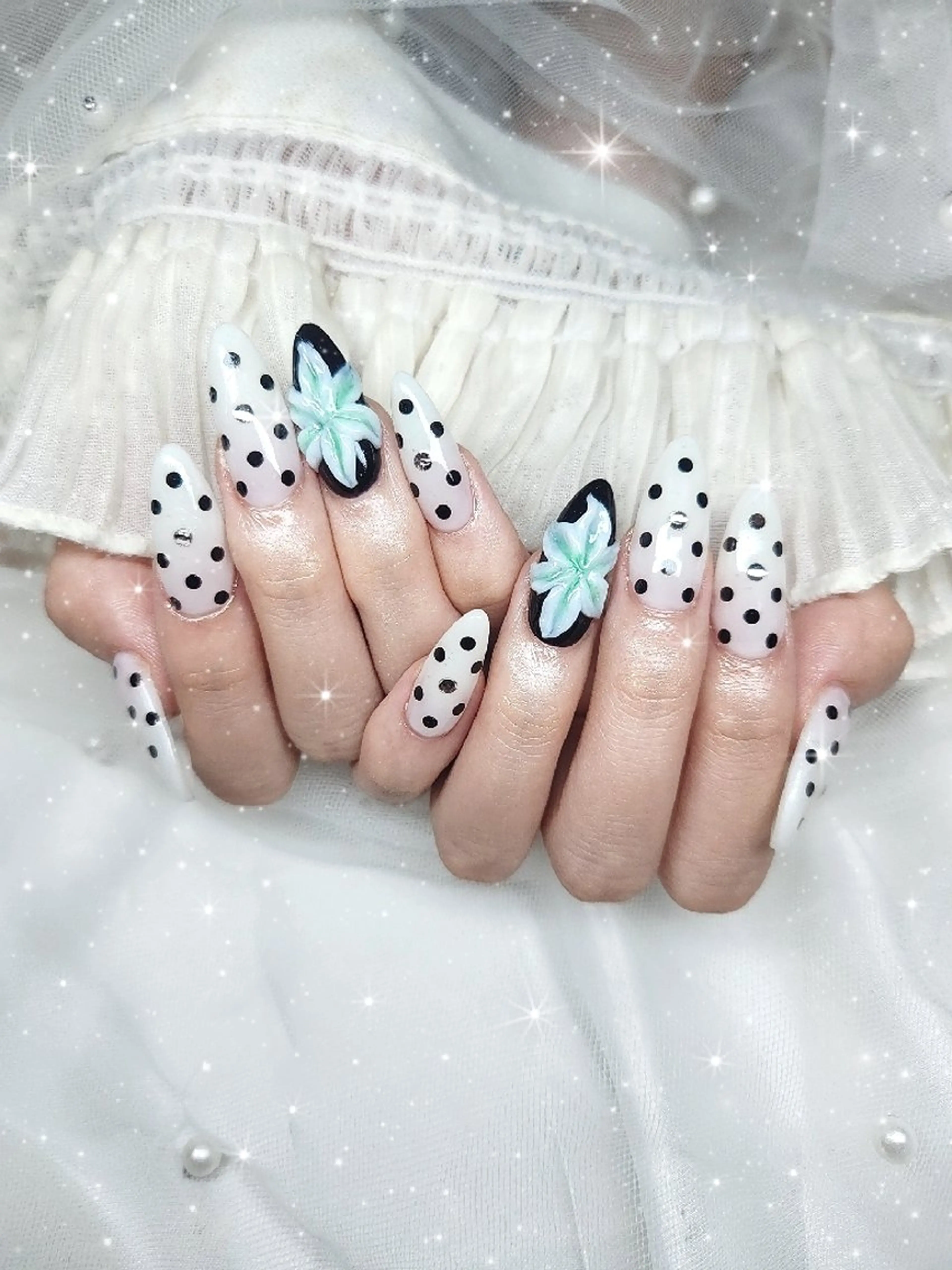 ネイル ドット フラワーネイル 韓国ネイル 持ち込み オフィスネイル ハンドネイル nailsalon sissy所属・sissy hatsuneのネイルデザイン