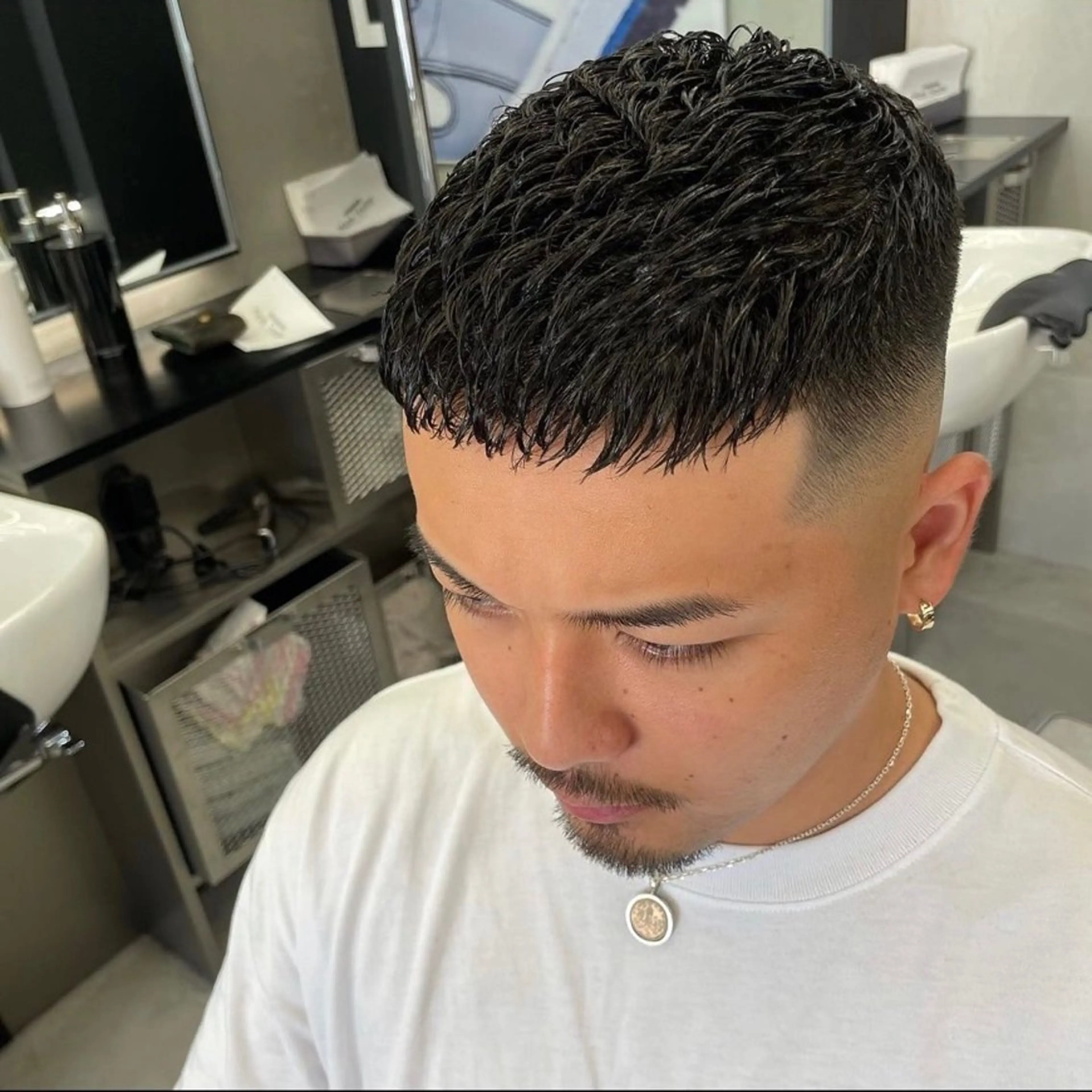 パーマ メンズ フェードカット メンズパーマ スキンフェード Leverage所属・【店長】外国人風 メンズヘア尾上雄輝のヘアスタイル