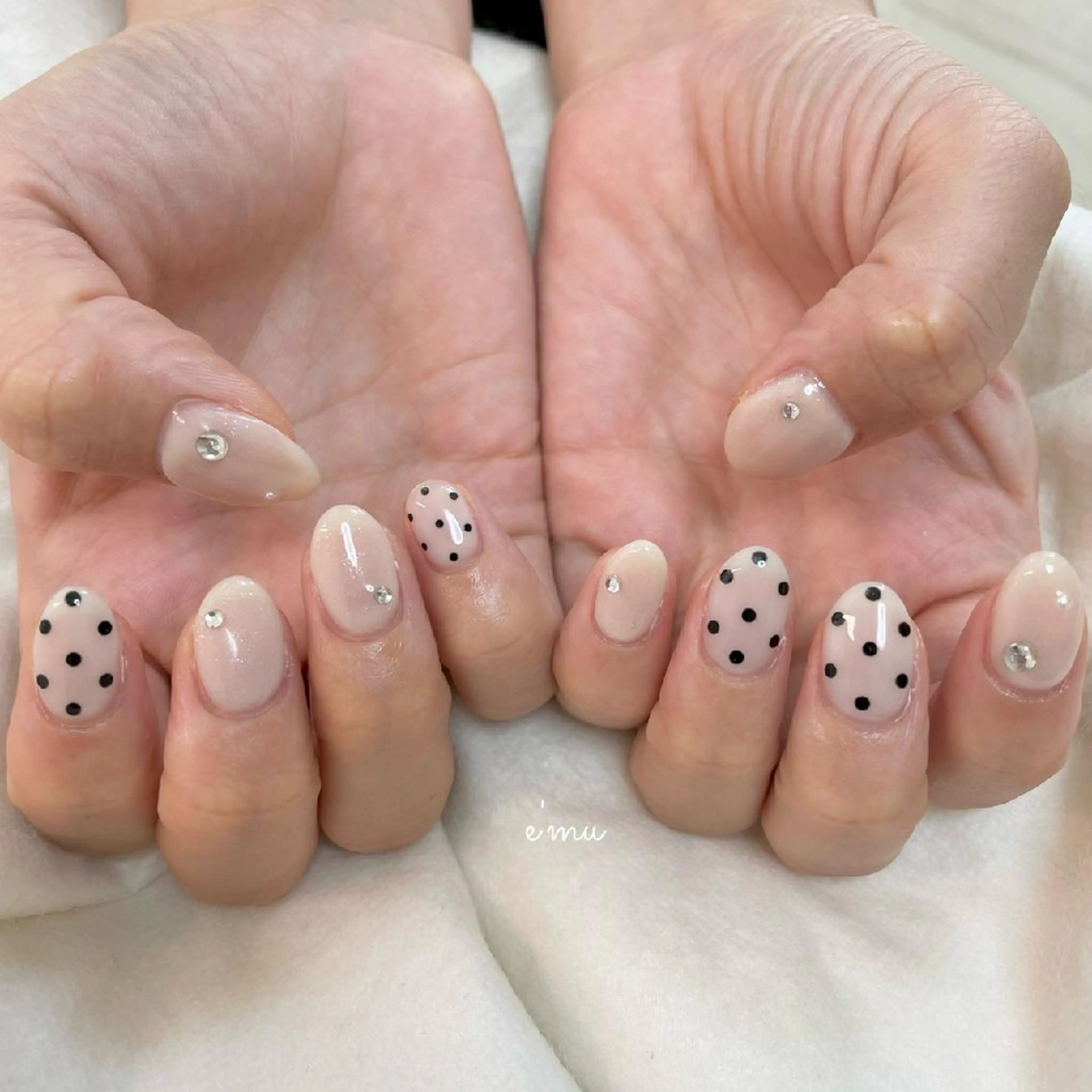 ネイル ドット ハンドネイル nail salon e'mu💐のネイルデザイン