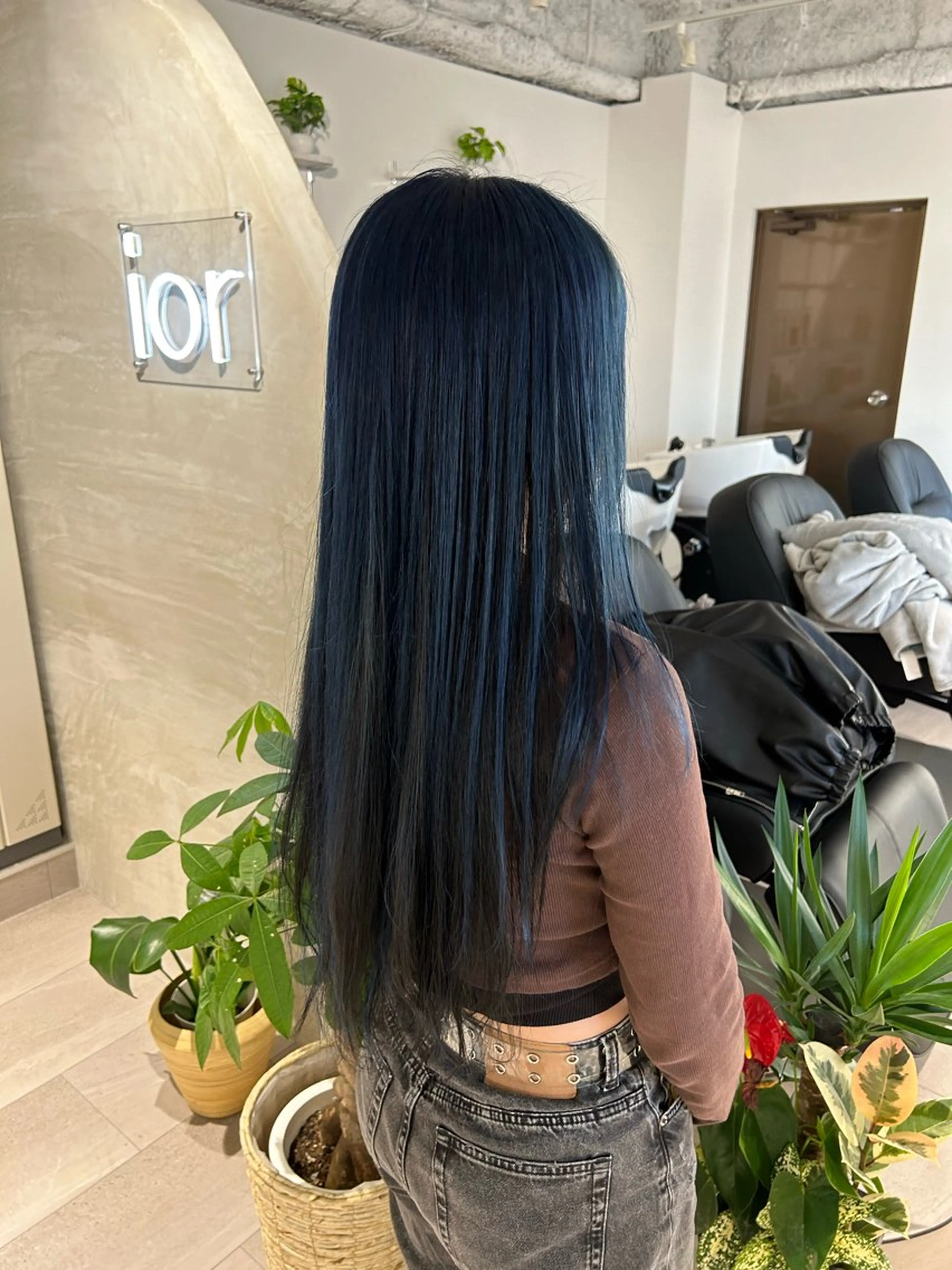 セミロング レイヤーカット ウルフカット カット ヘアカラー SAEKI【ior 】北千住店ブリーチのヘアスタイル