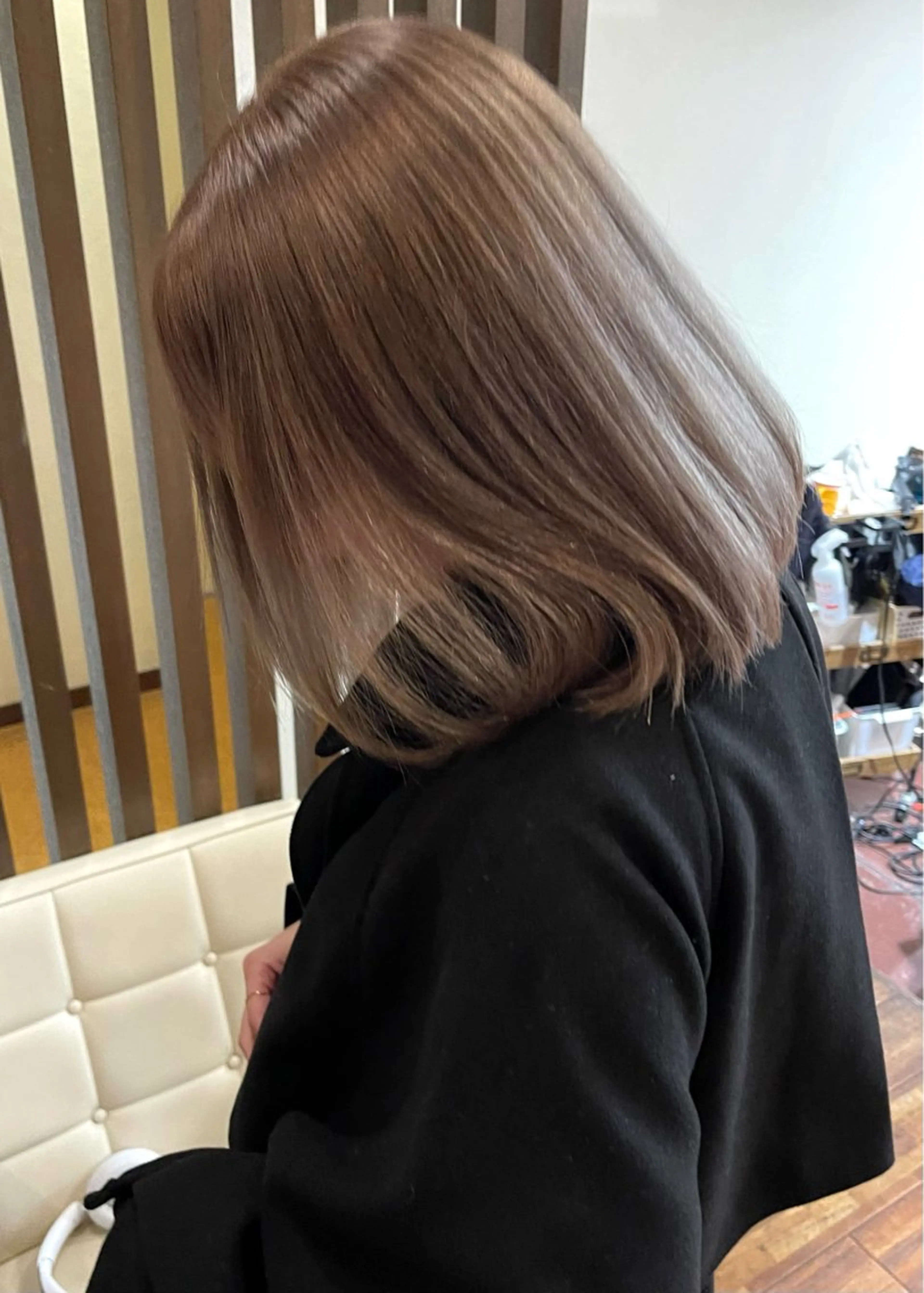 ミディアム カラー ブリーチ ケアブリーチ 縮毛矯正 カット ヘアカラー トリートメント 髪質改善ｶﾗｰ ｹｱﾌﾞﾘｰﾁ/ﾀﾑのヘアスタイル