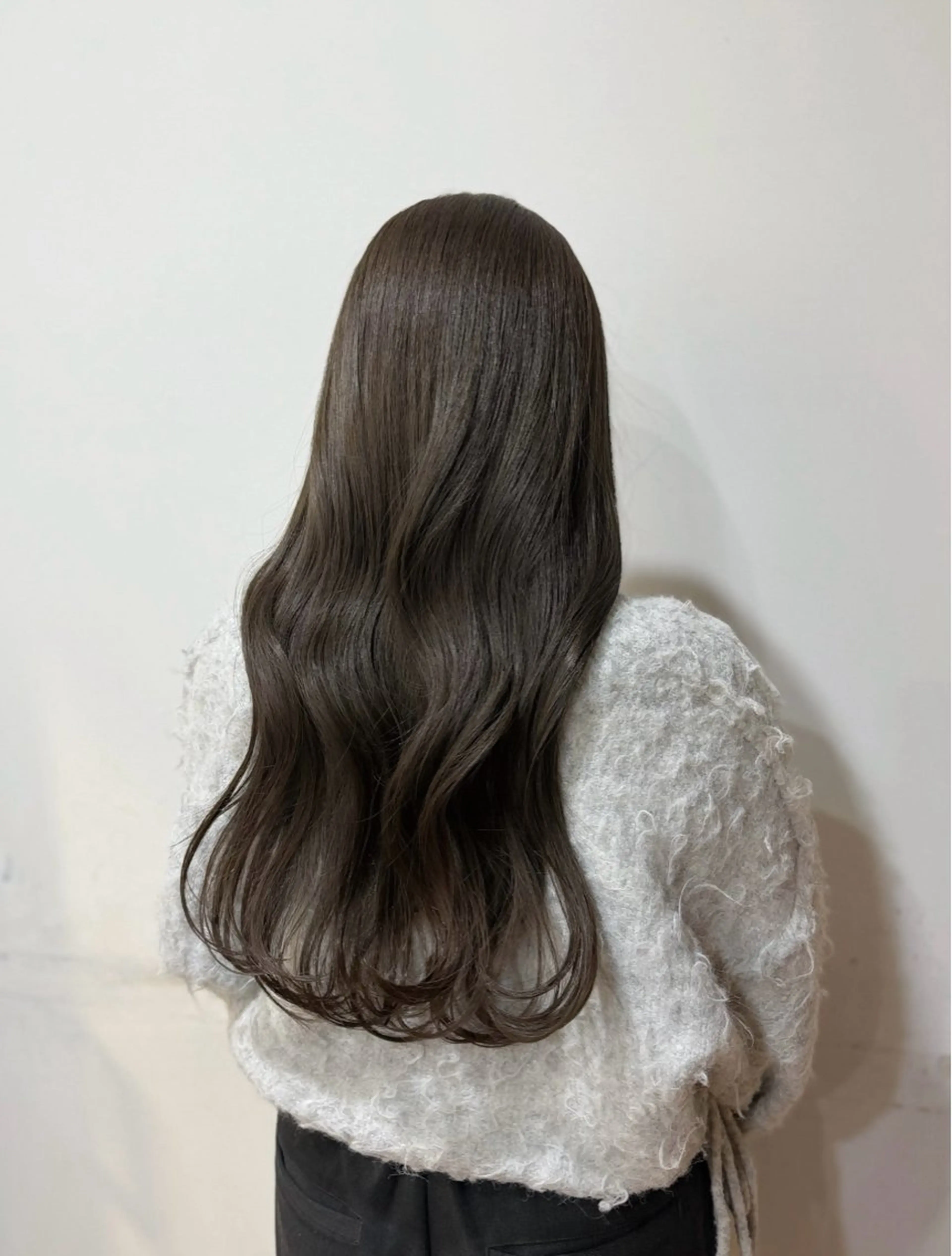 ロング カラー グレージュ オリーブグレージュ オリーブグレー カット ヘアカラー トリートメント 透明感カラー／ 艶感カラー／RAMUのヘアスタイル
