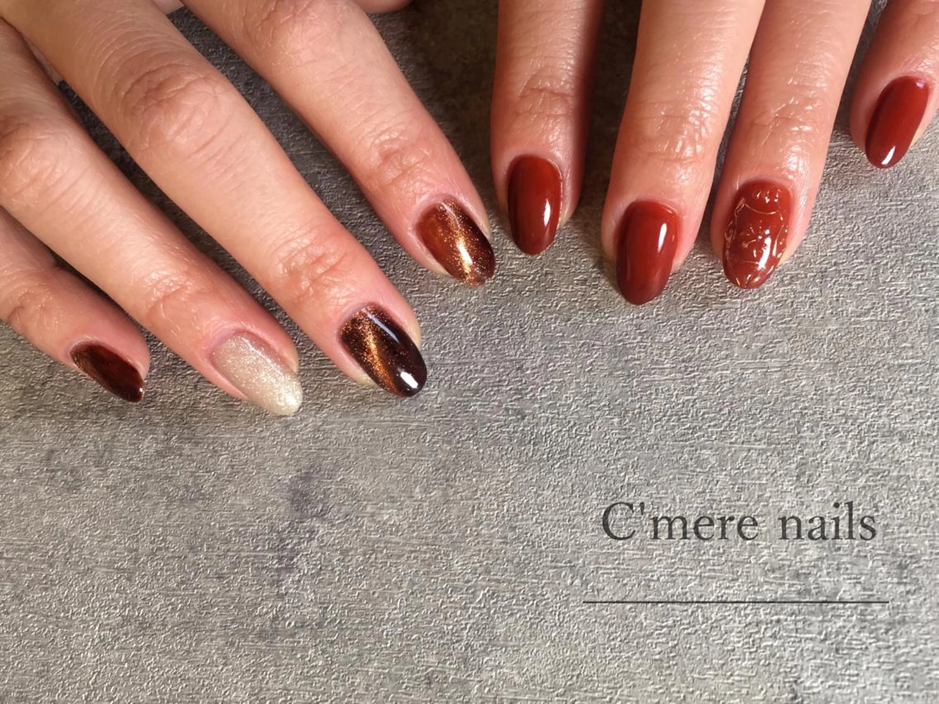 ネイル ブラウン マグネットネイル 赤色 ハンドネイル C'mere nailsのネイルデザイン